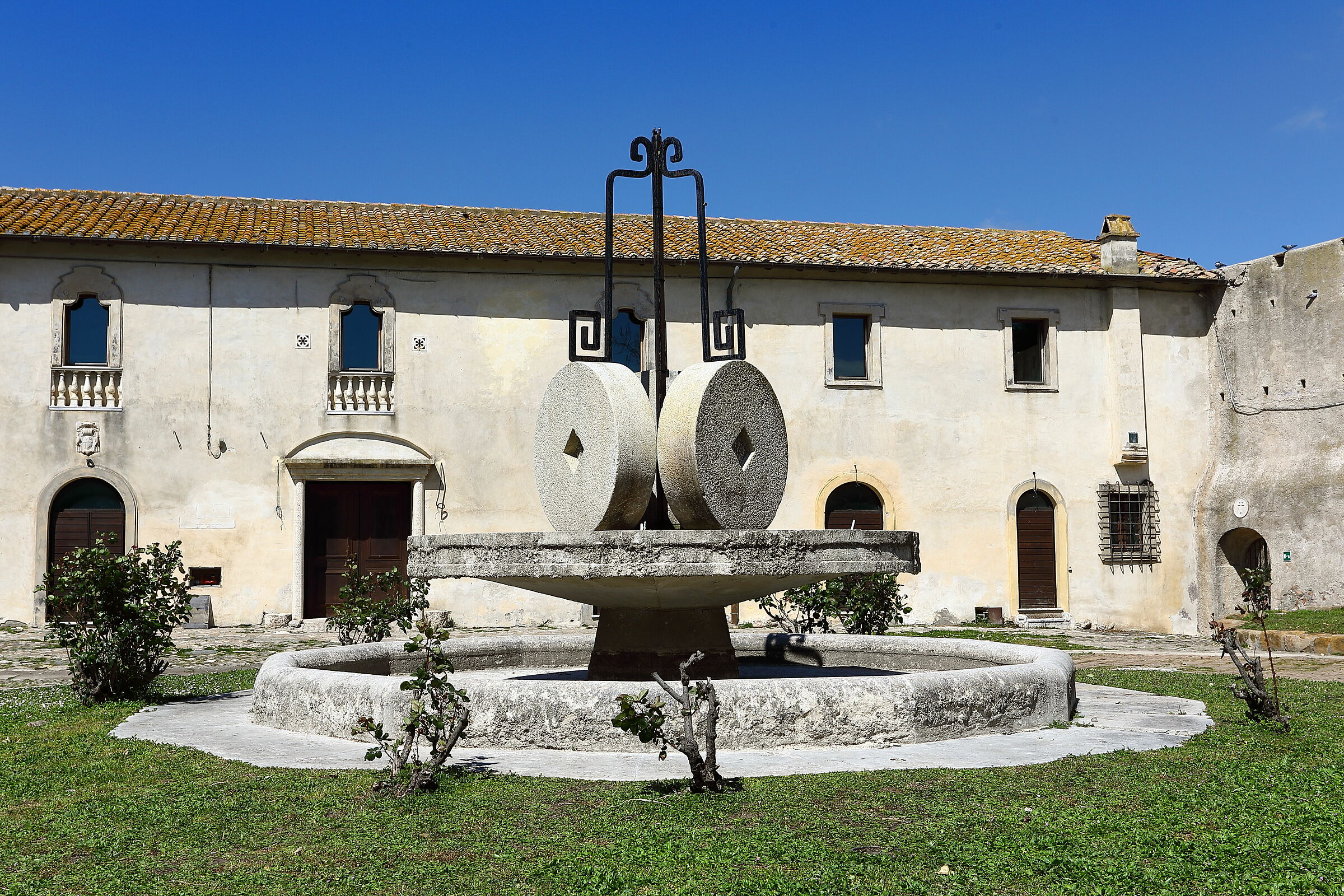 Castello di Santa Severa, piazzetta interna