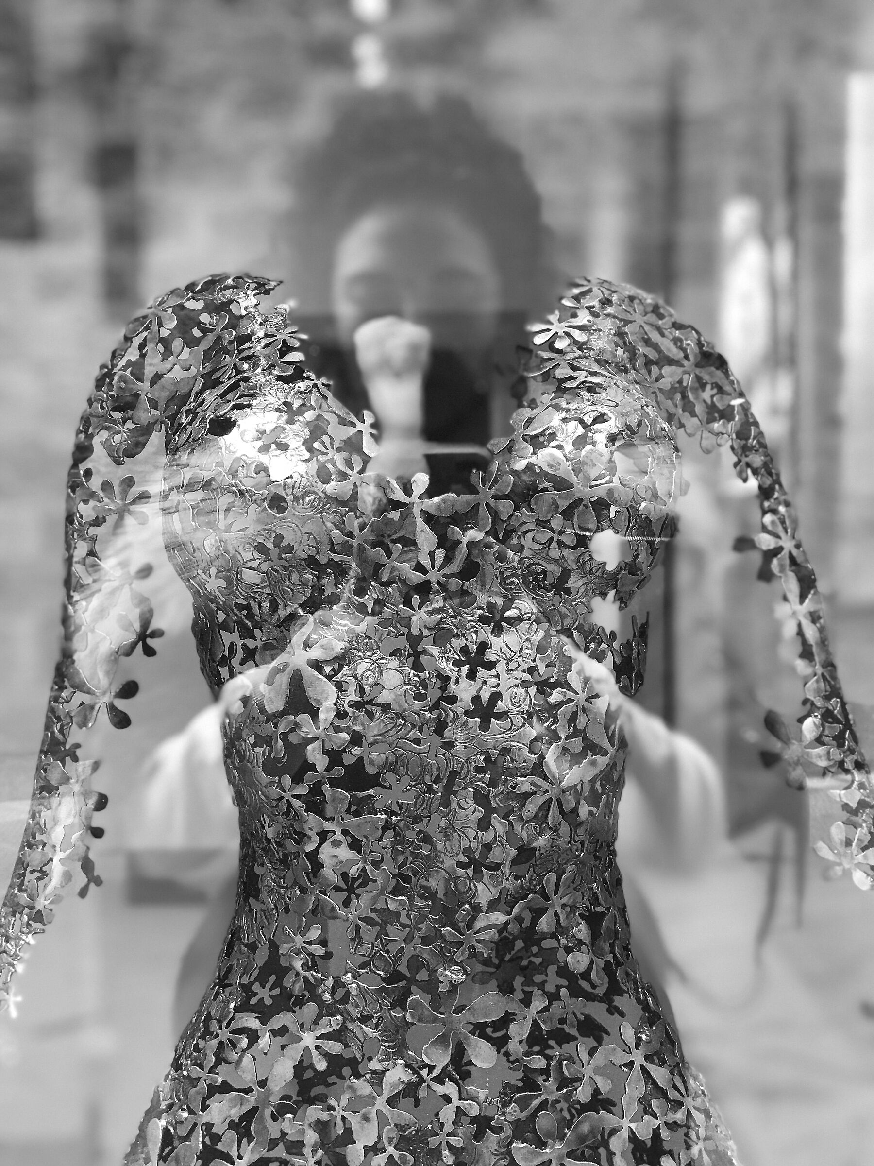 .. vestiti d'intrigo di fiori...