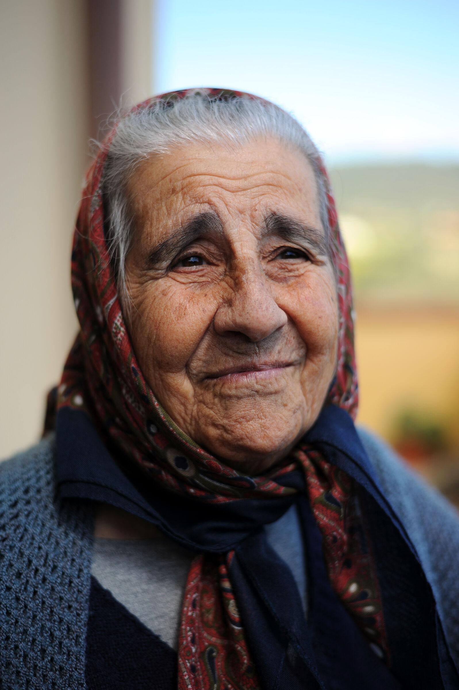 Nonna in vestito sardo