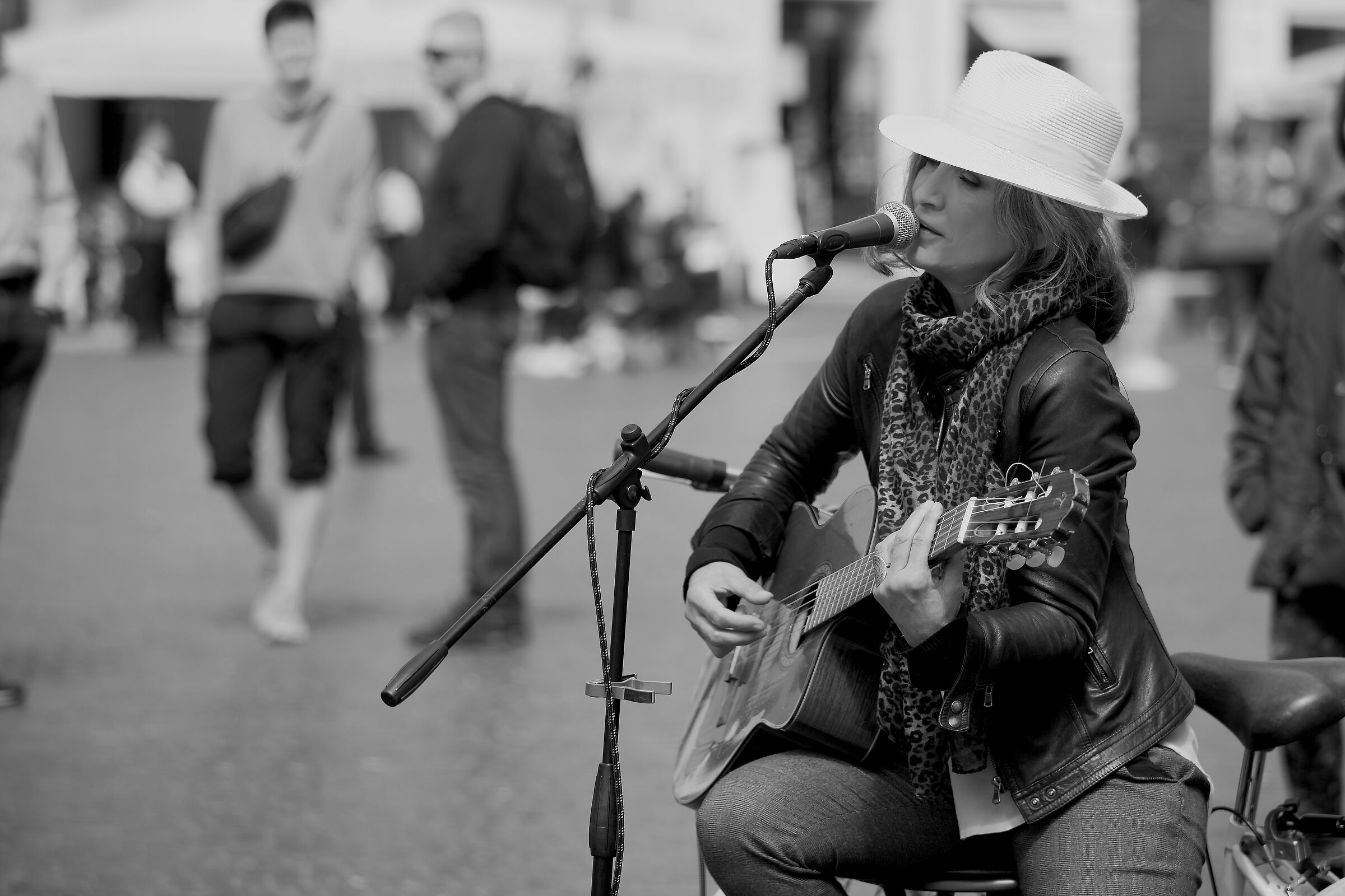 Betty Candelieri voce e chitarra