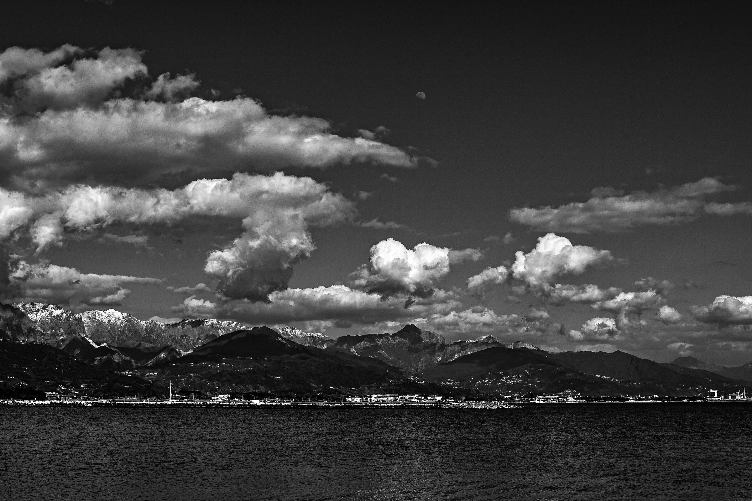 Riviera Ligure Apuana. Marmo e Neve