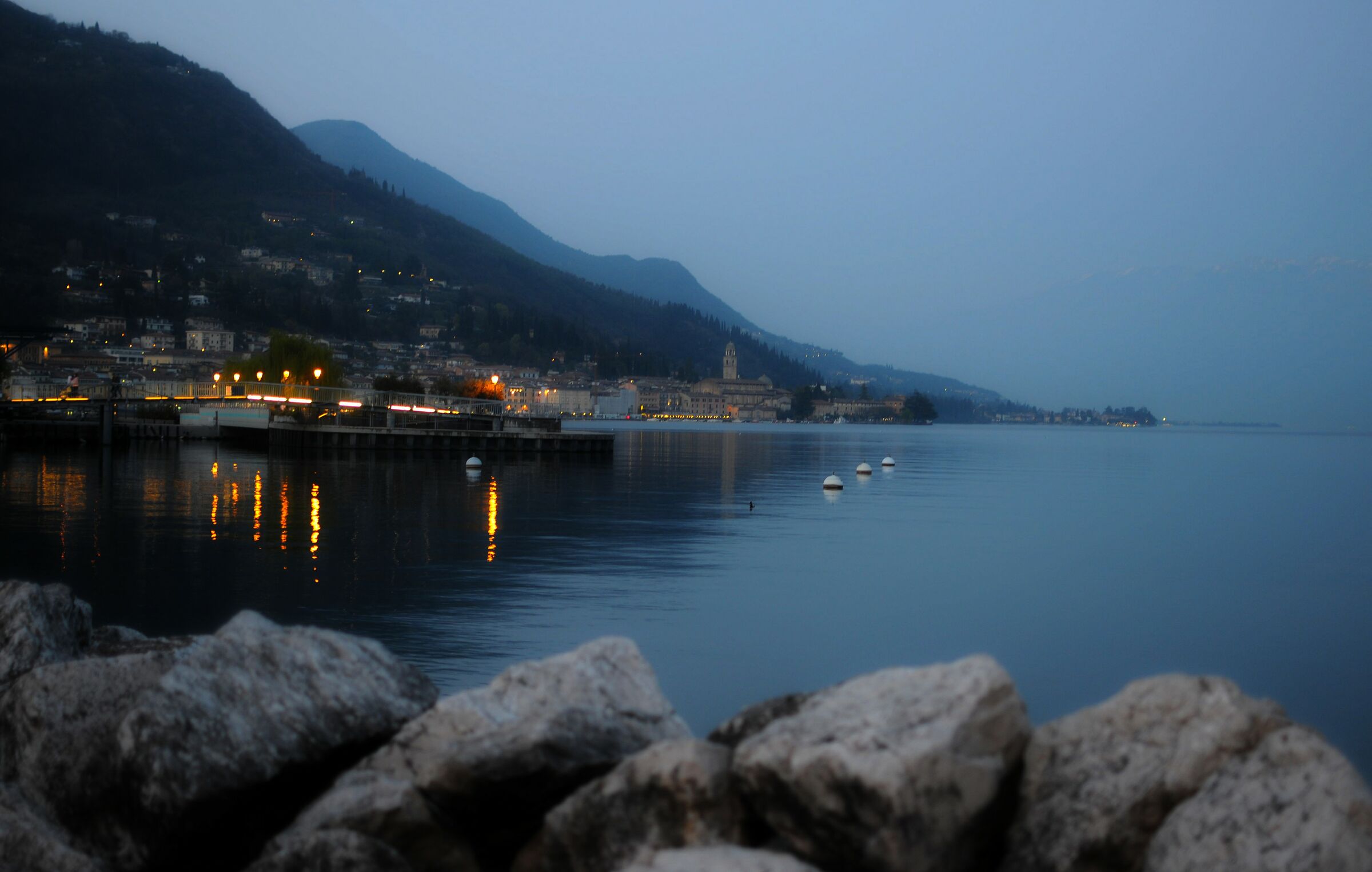 In The evening, at the Gulf of Salò