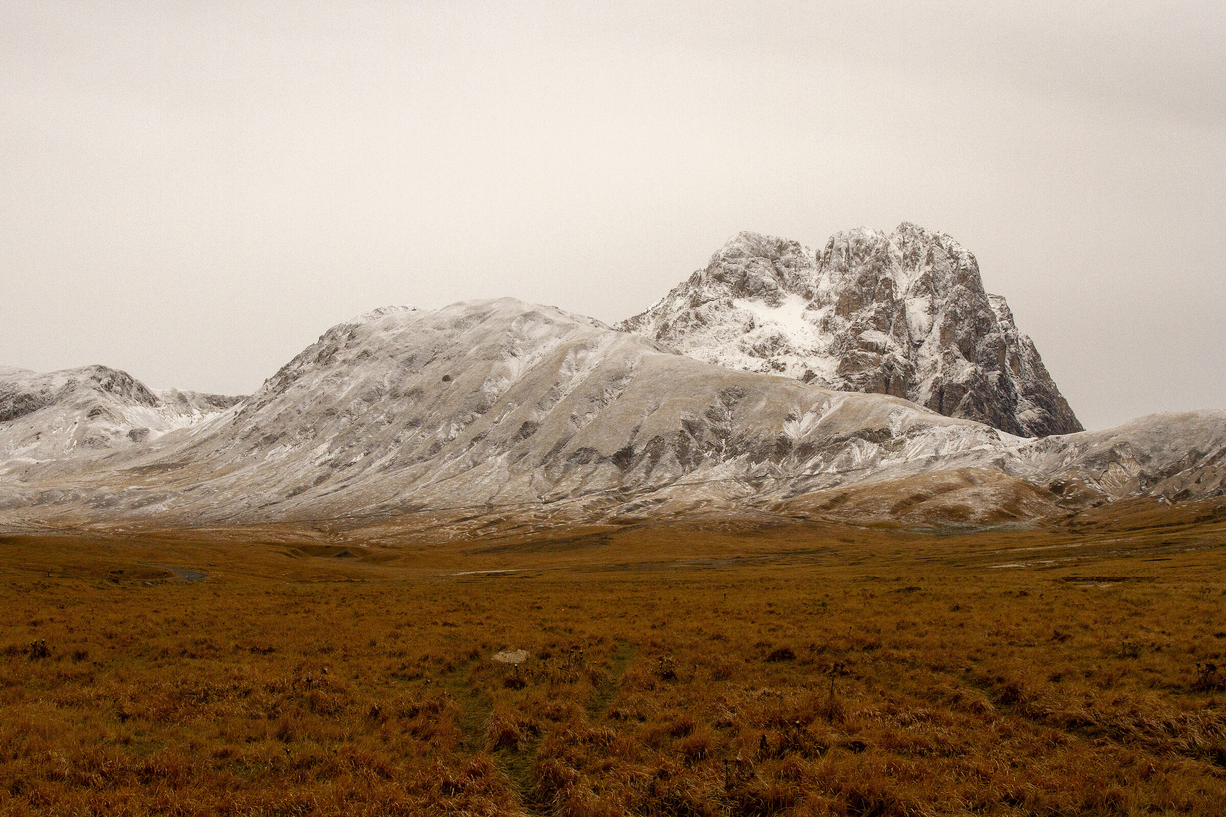 Sbiancata sul Piccolo Tibet, Gran Sasso sullo sfondo...