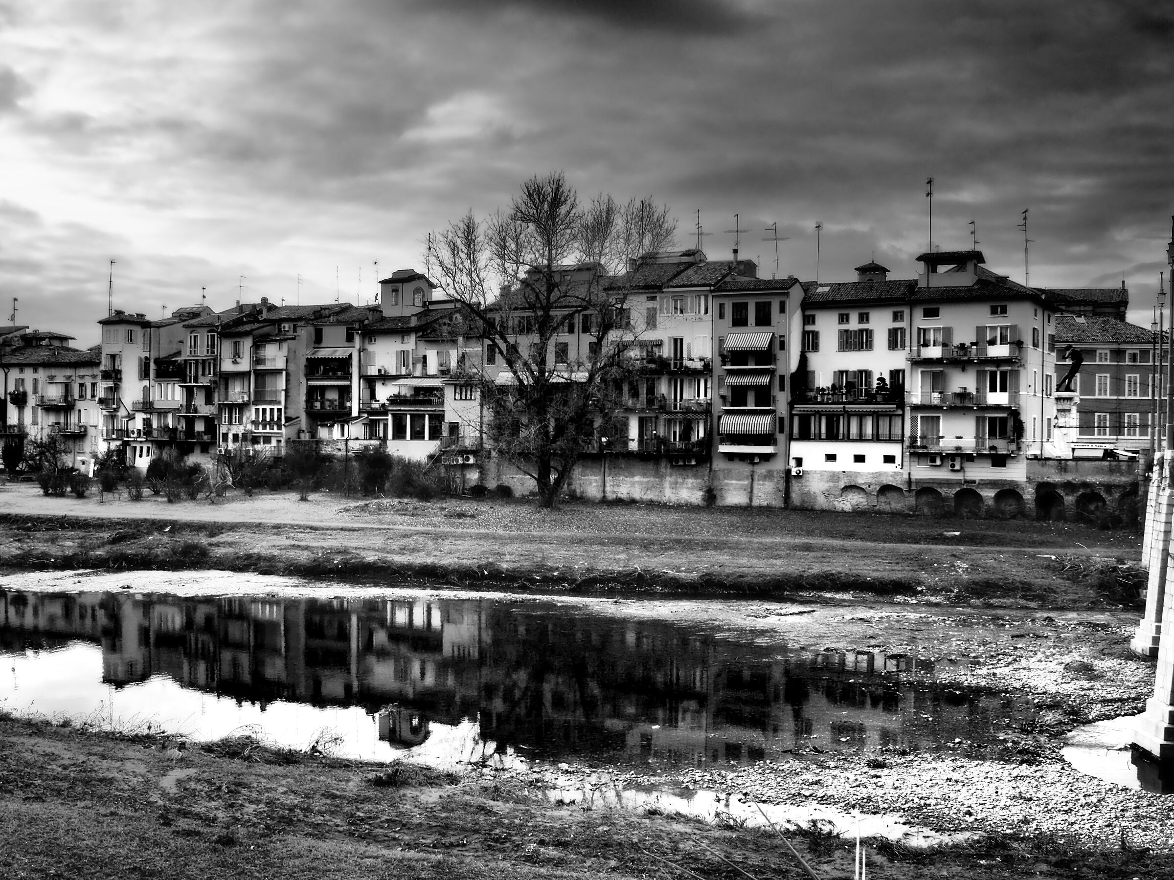 Parma case del Lungoparma