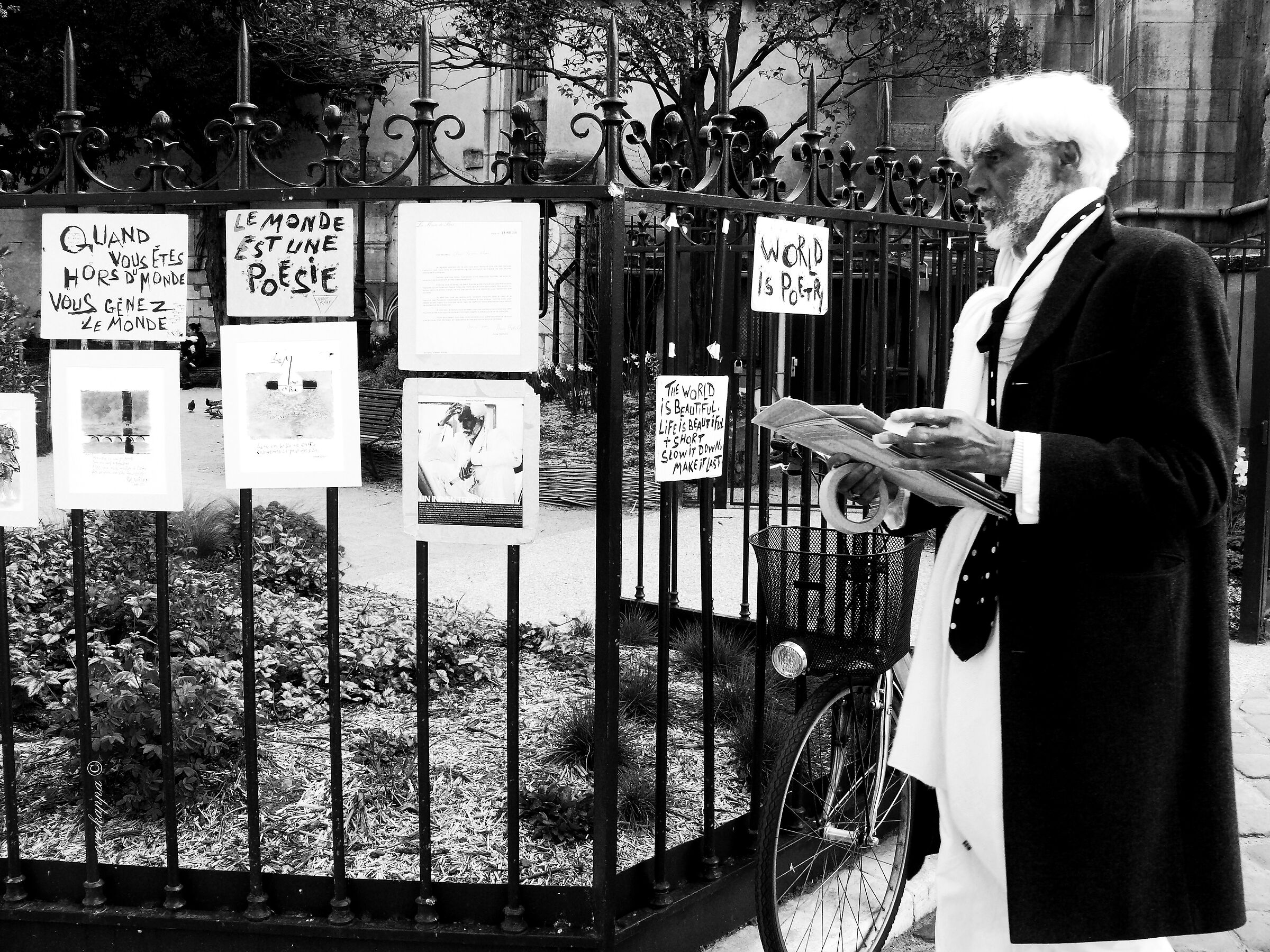 Le Monde Est Une Poesie