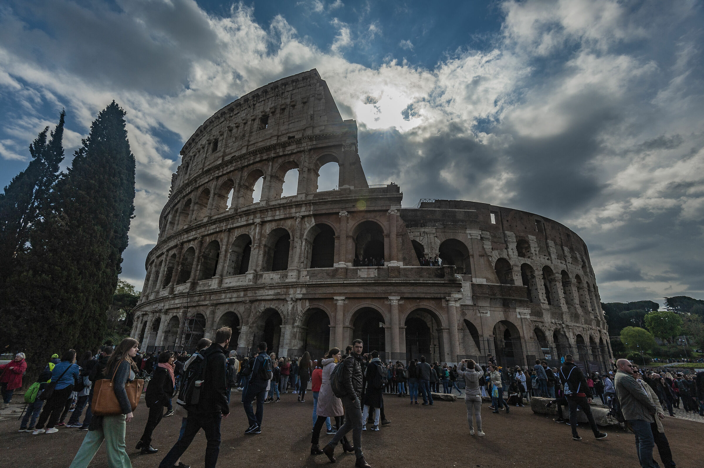 il colosseo preso d'assalto