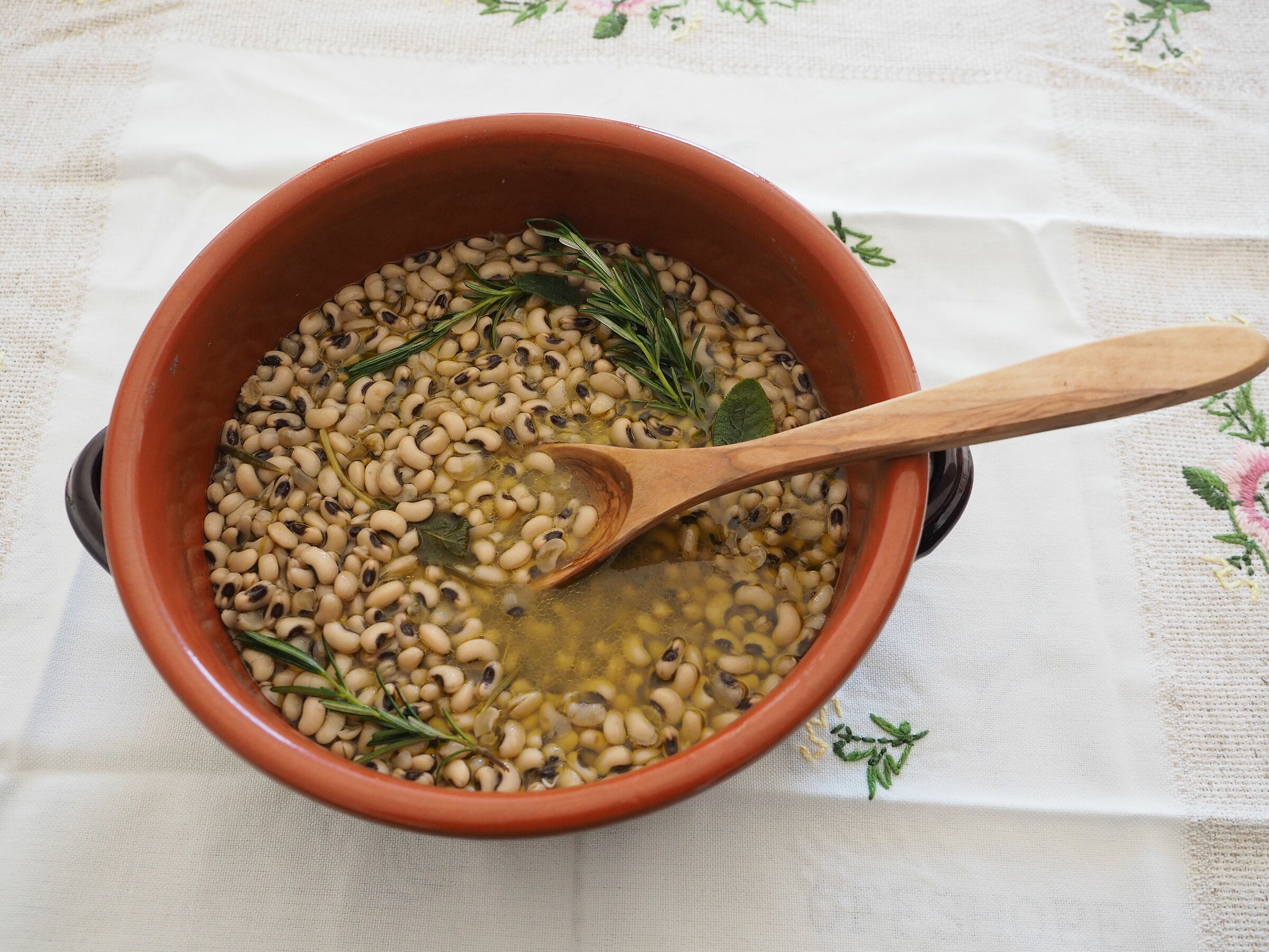 zuppa di fagioli dall'occhio