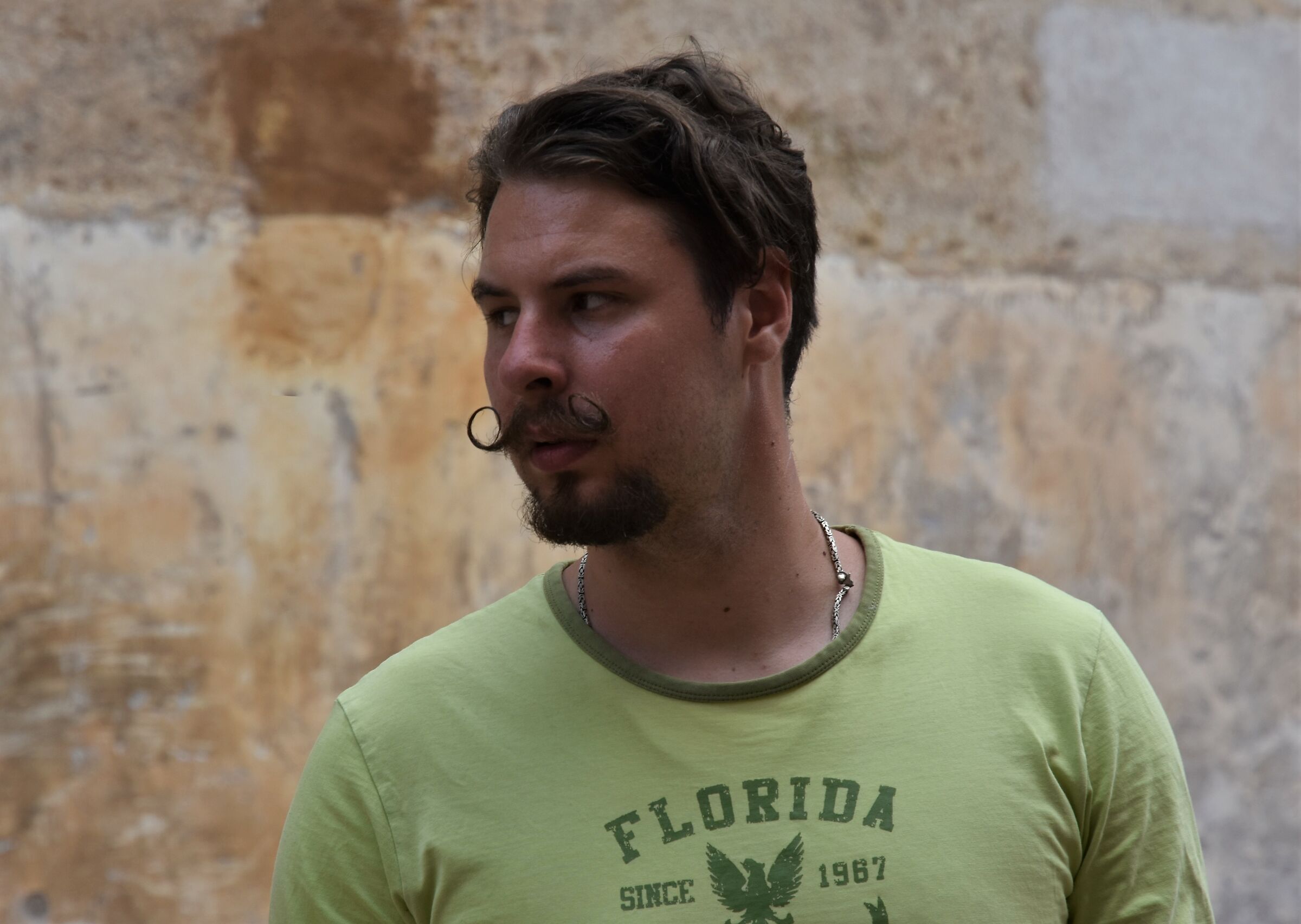 ecco un bel... baffo..... che porta fortuna