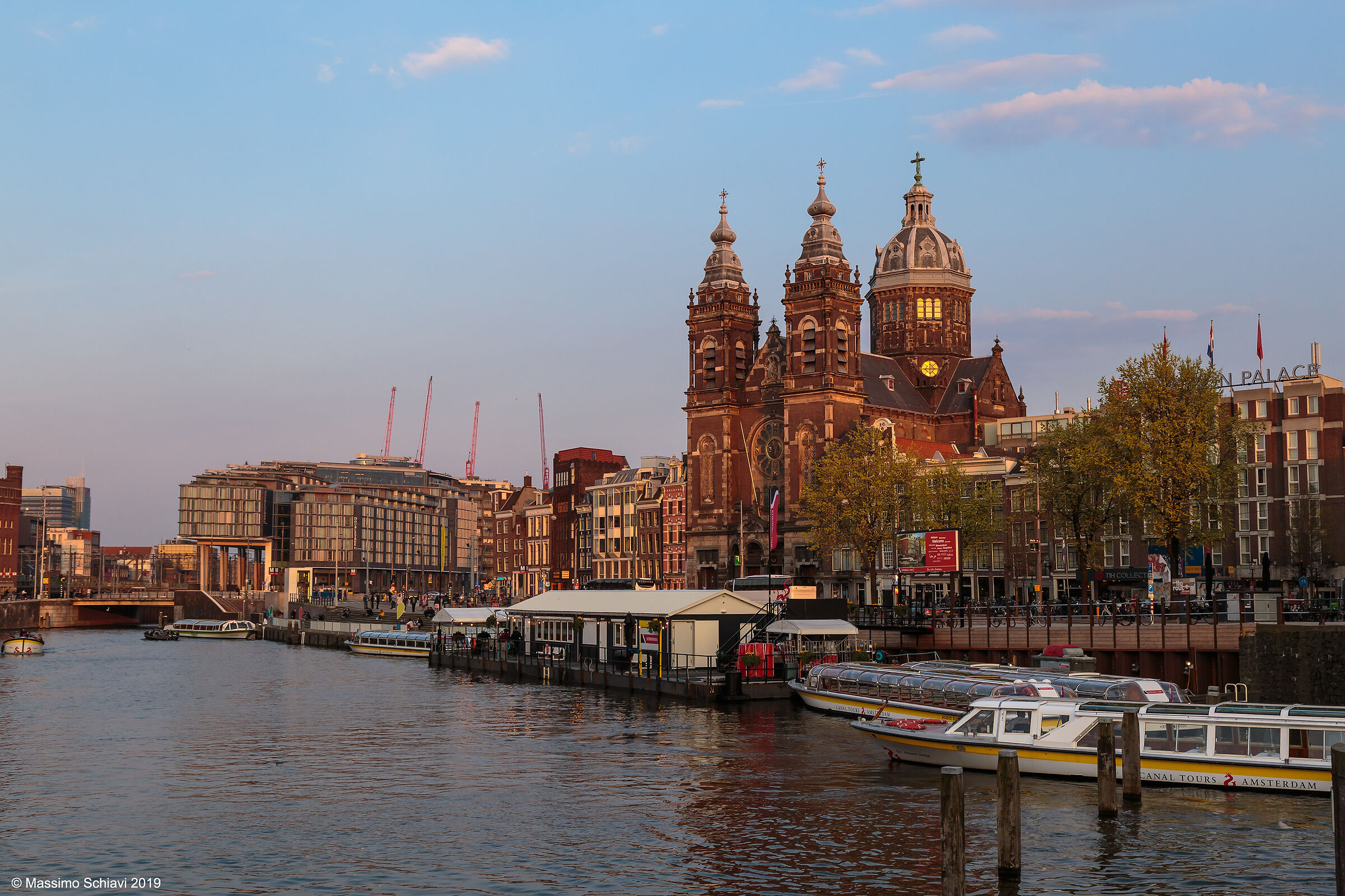 Si fa sera ad Amsterdam.