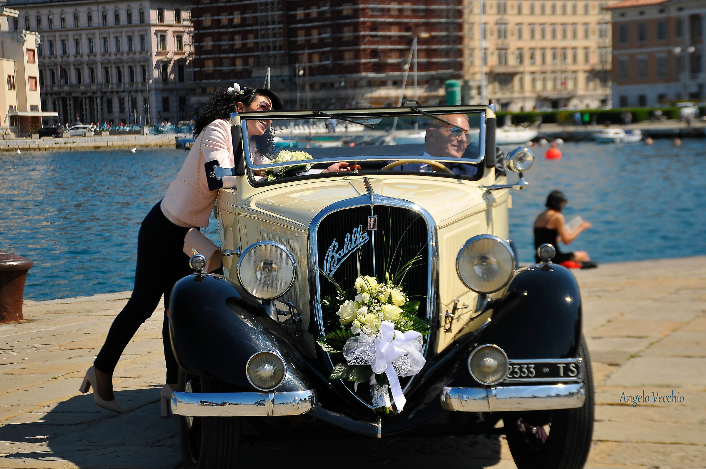 Honeymooners on the pier Daring Ts
