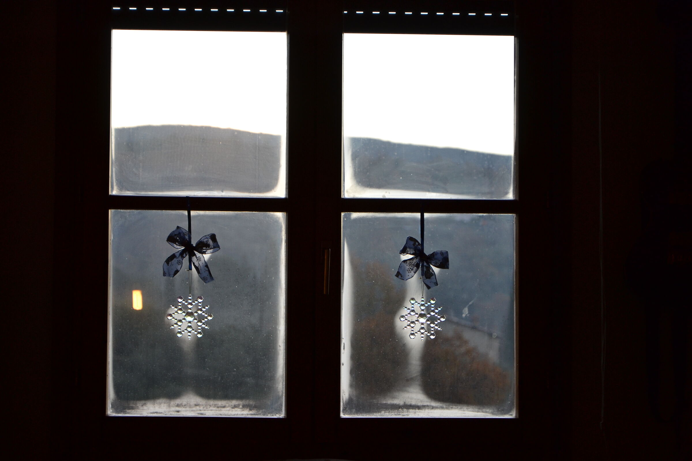 The Parties at the windows