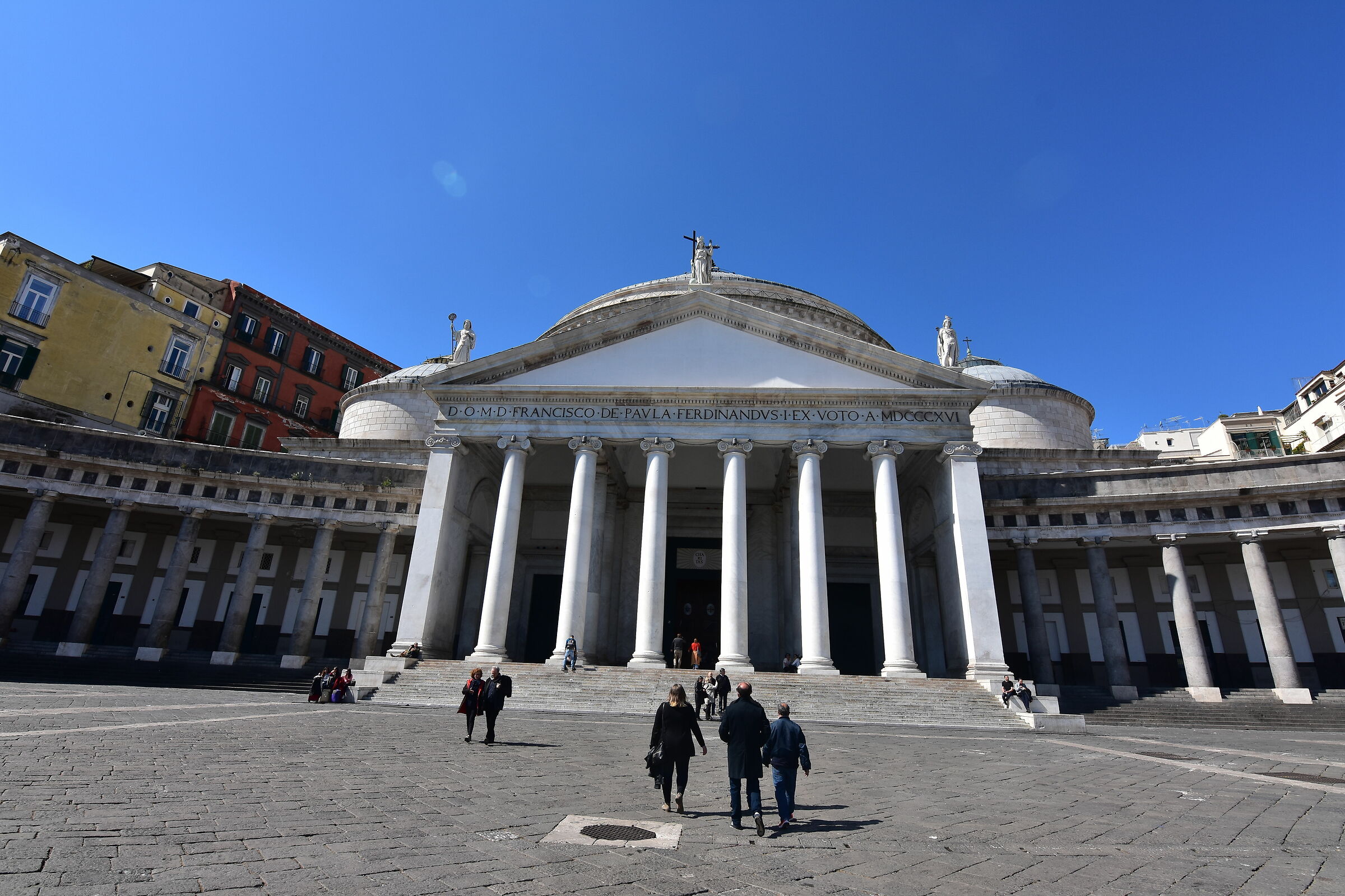 Lost in the great Piazza del Plebiscite