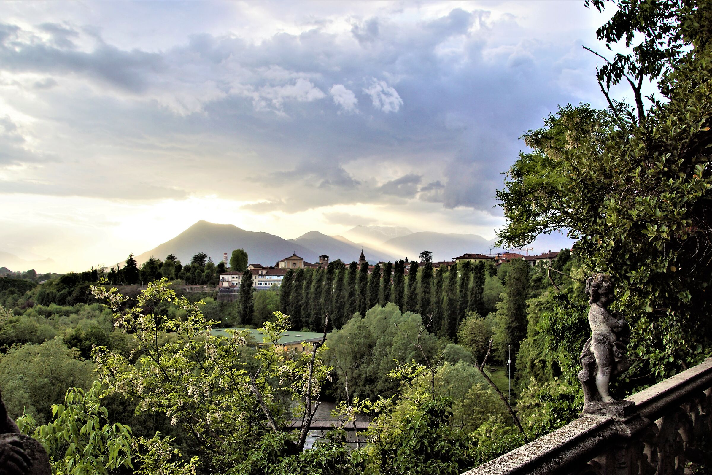 maioresque cadunt altis de montibus umbrae 2