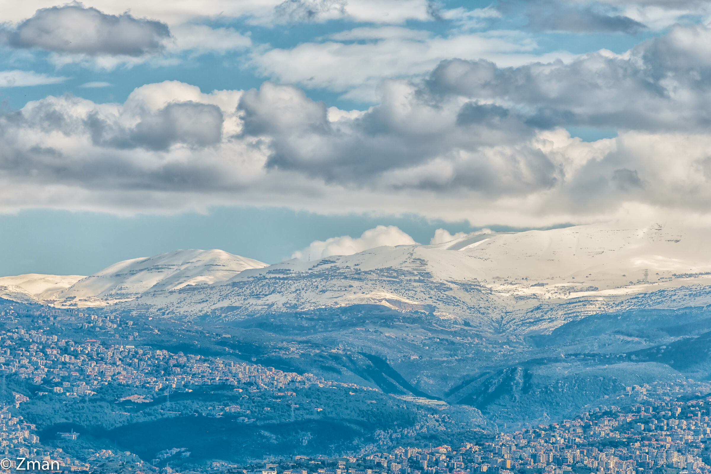 Sanine montagna ricoperta di neve