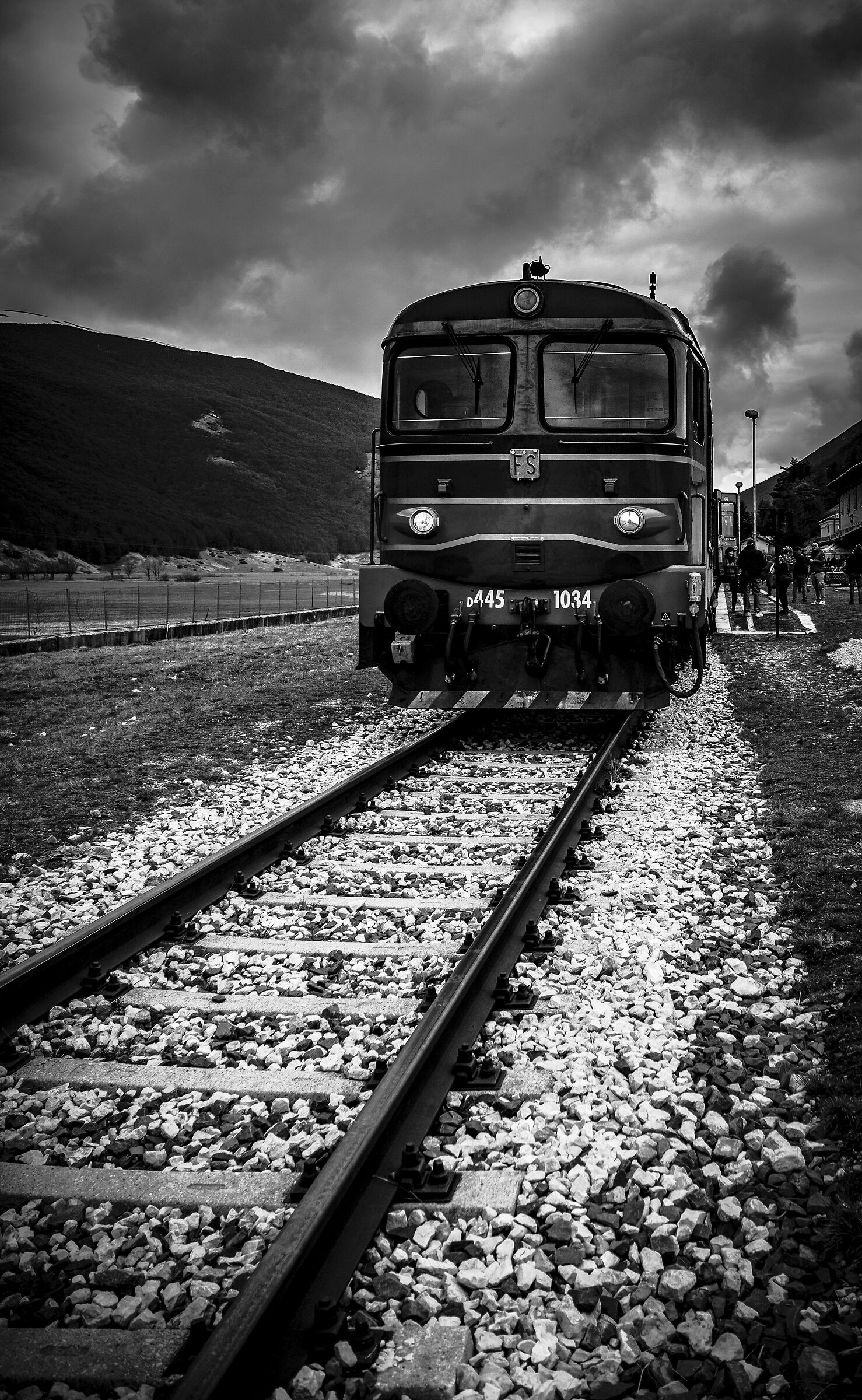 ... la prima classe costa mille lire ...