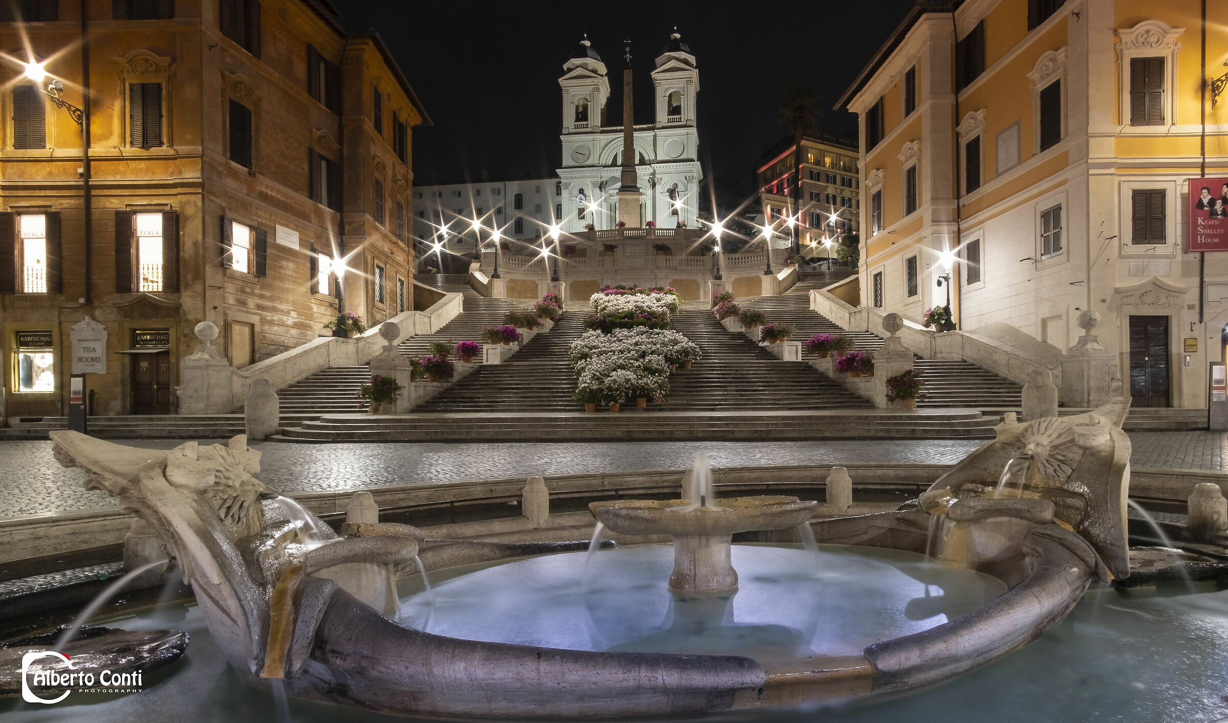 piazza di spagna di notte