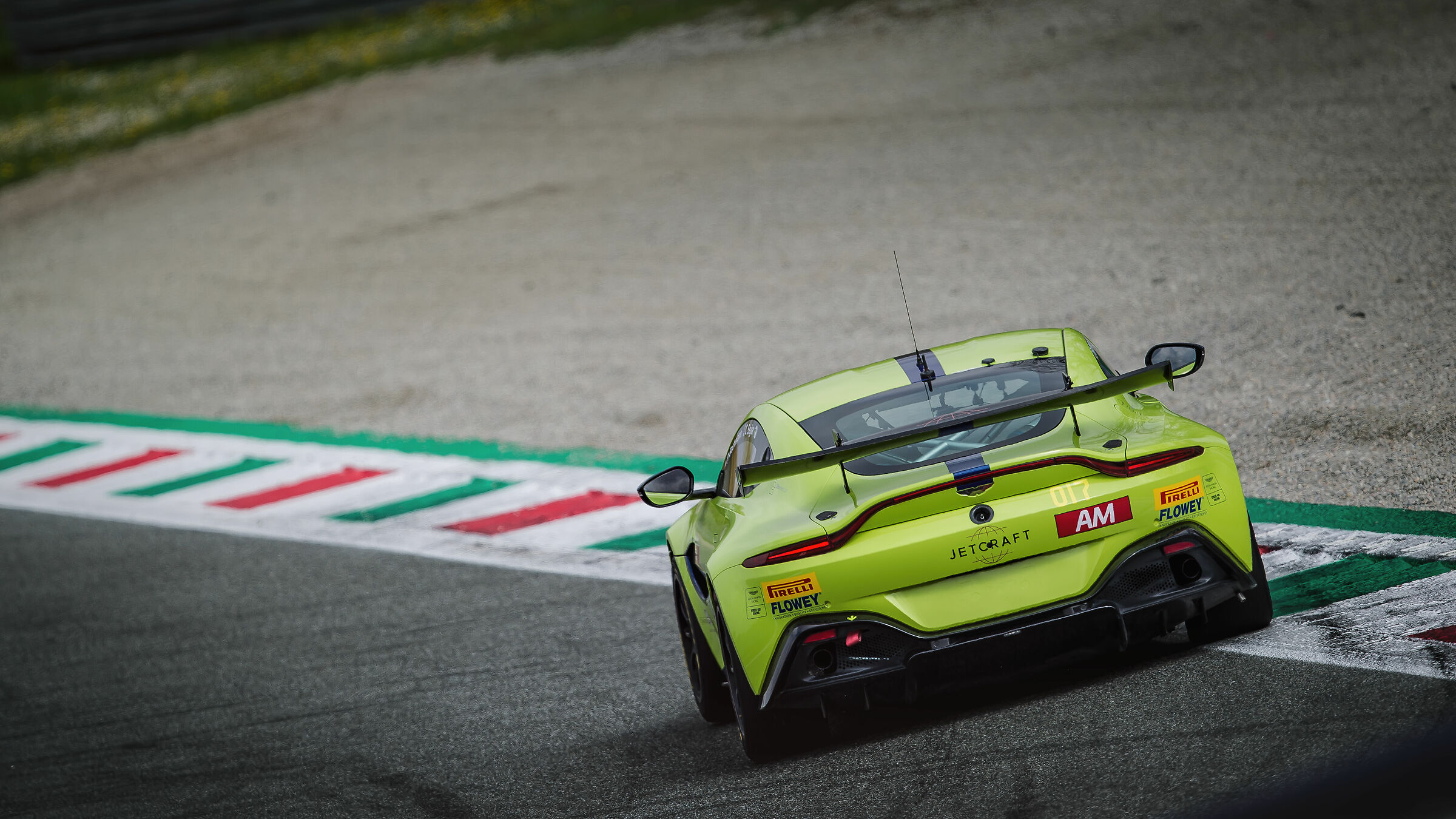 Aston Martin Vantage GT4