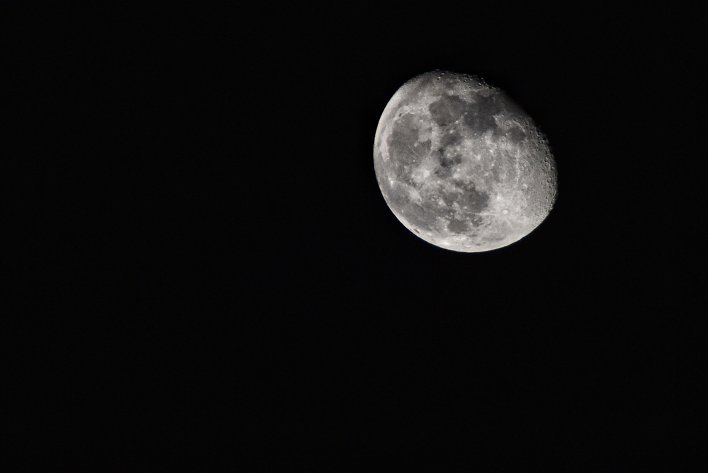 Luna nel Wadi Rum (Valle della luna, Giordania)