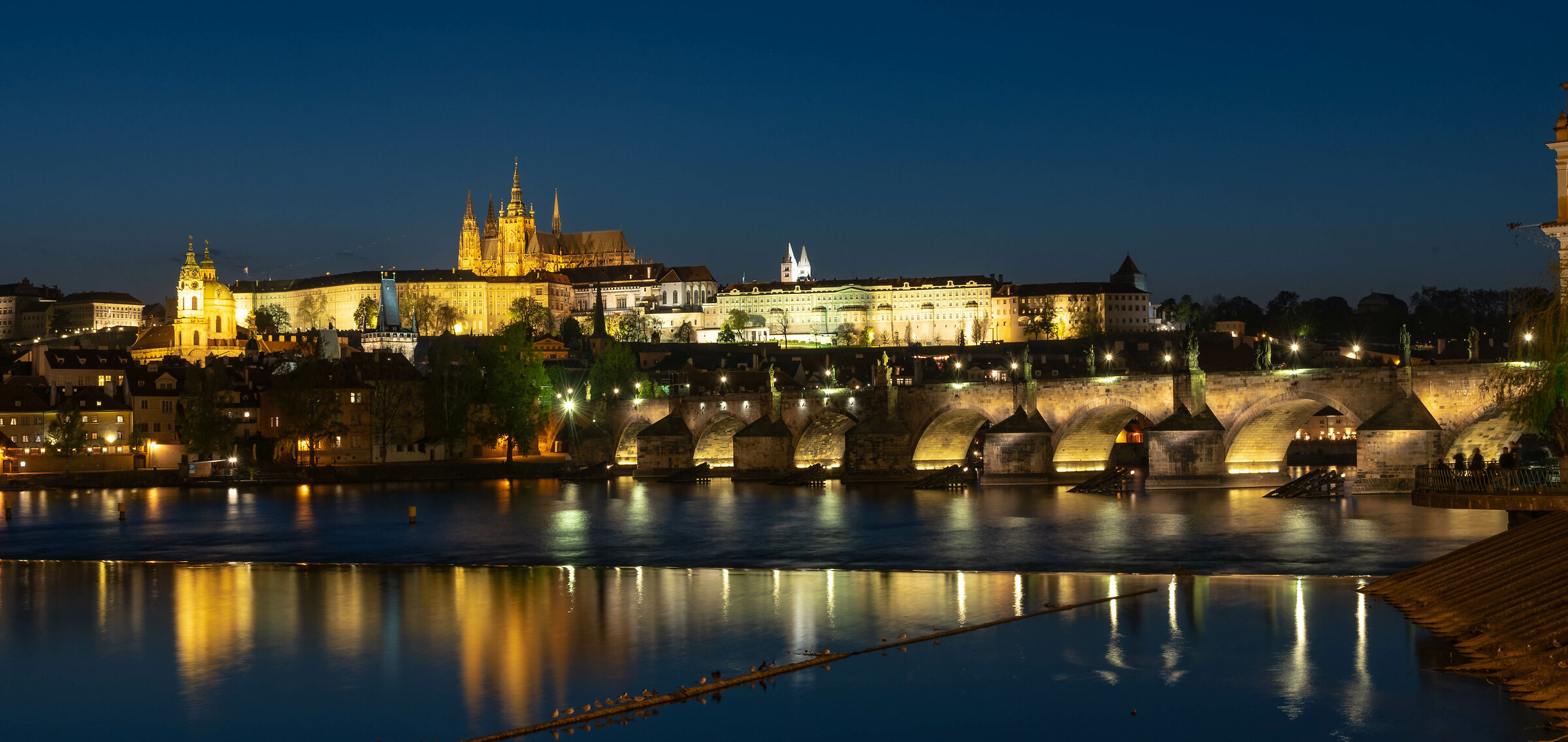 Castello e Ponte Carlo