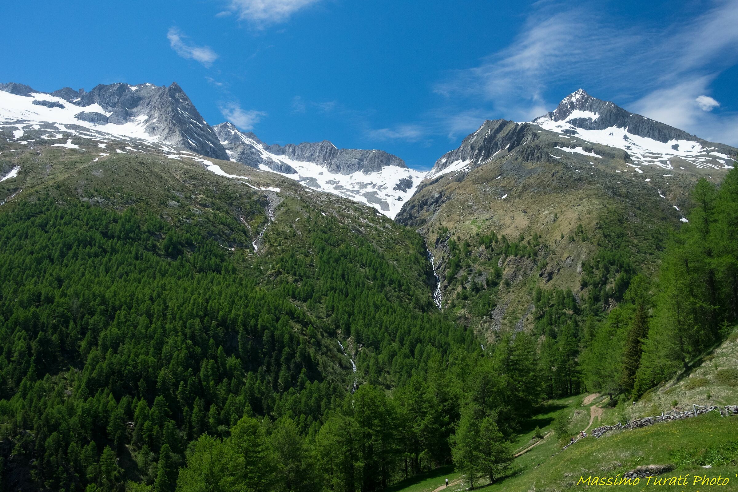Salendo verso l'Alpe Oro