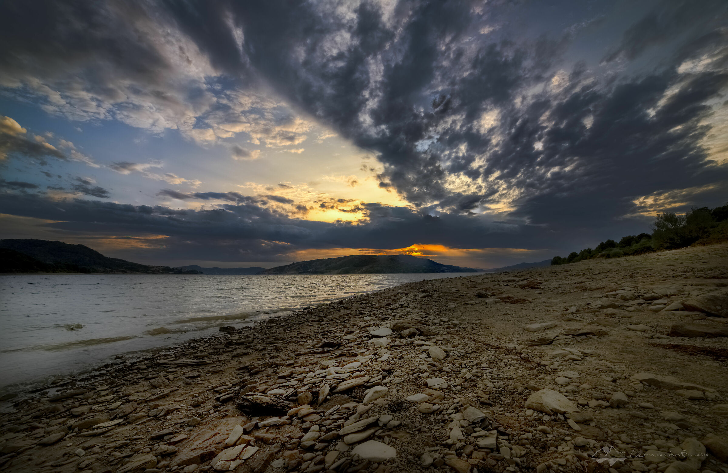 Tramonti sul grande lago