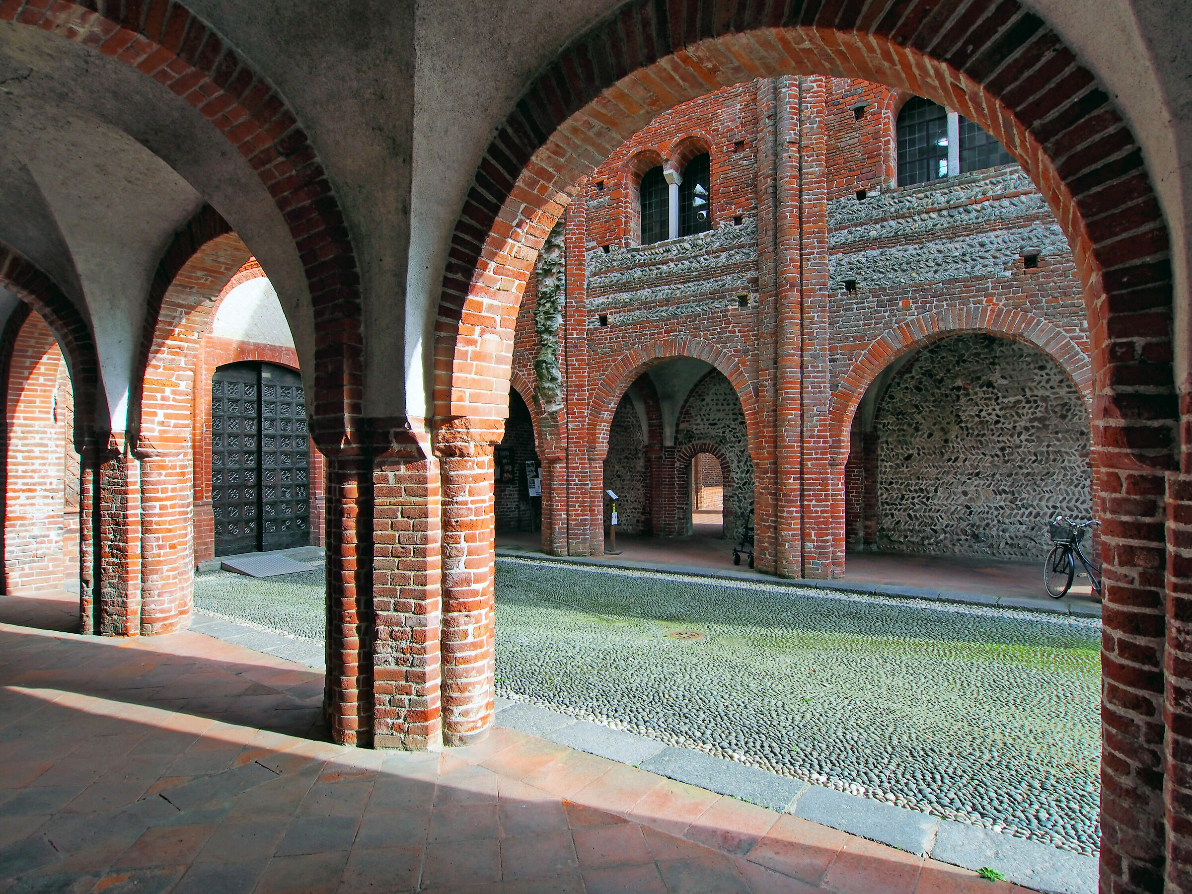 Abbazia dei Santi Nazario e Celso (nartece)