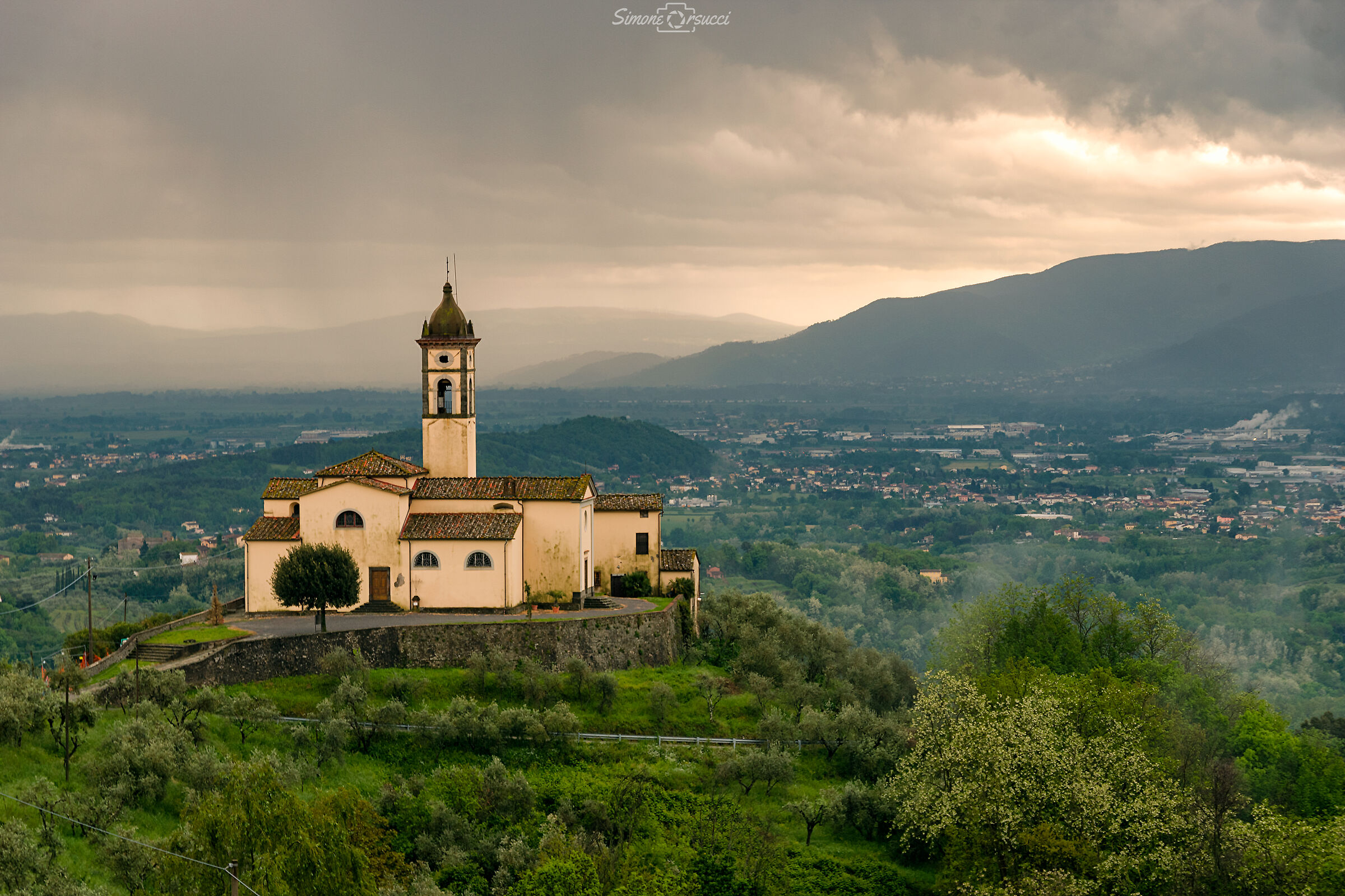 La chiesa sulla piana