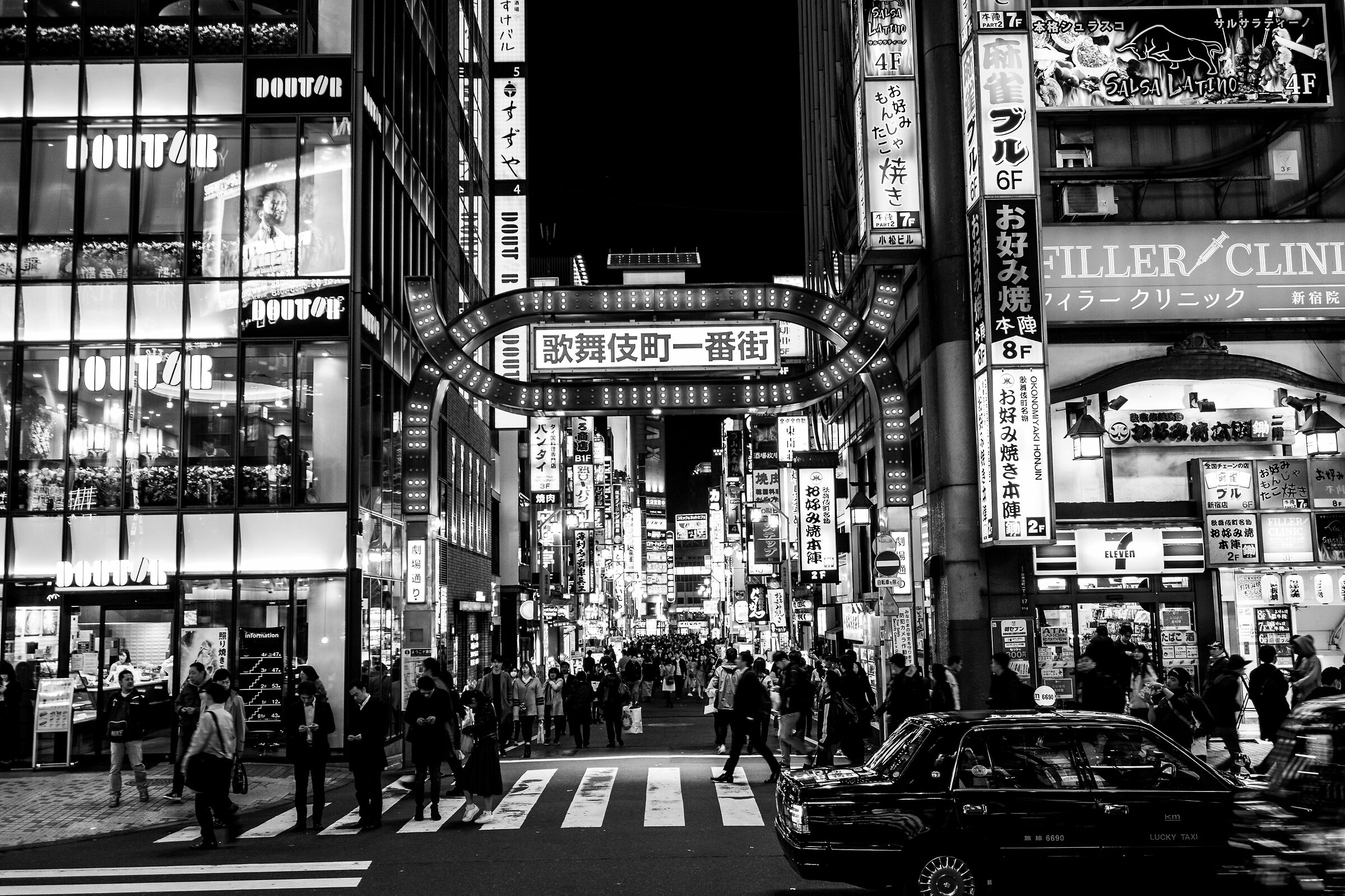 Gate to the Slepless Town-Kabukich?/Tokyo
