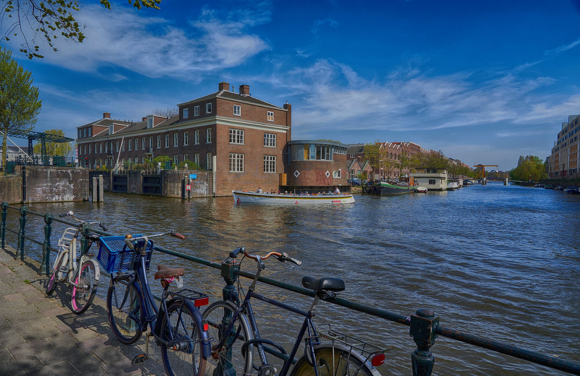 Amsterdam: Water, channels by and bicycles