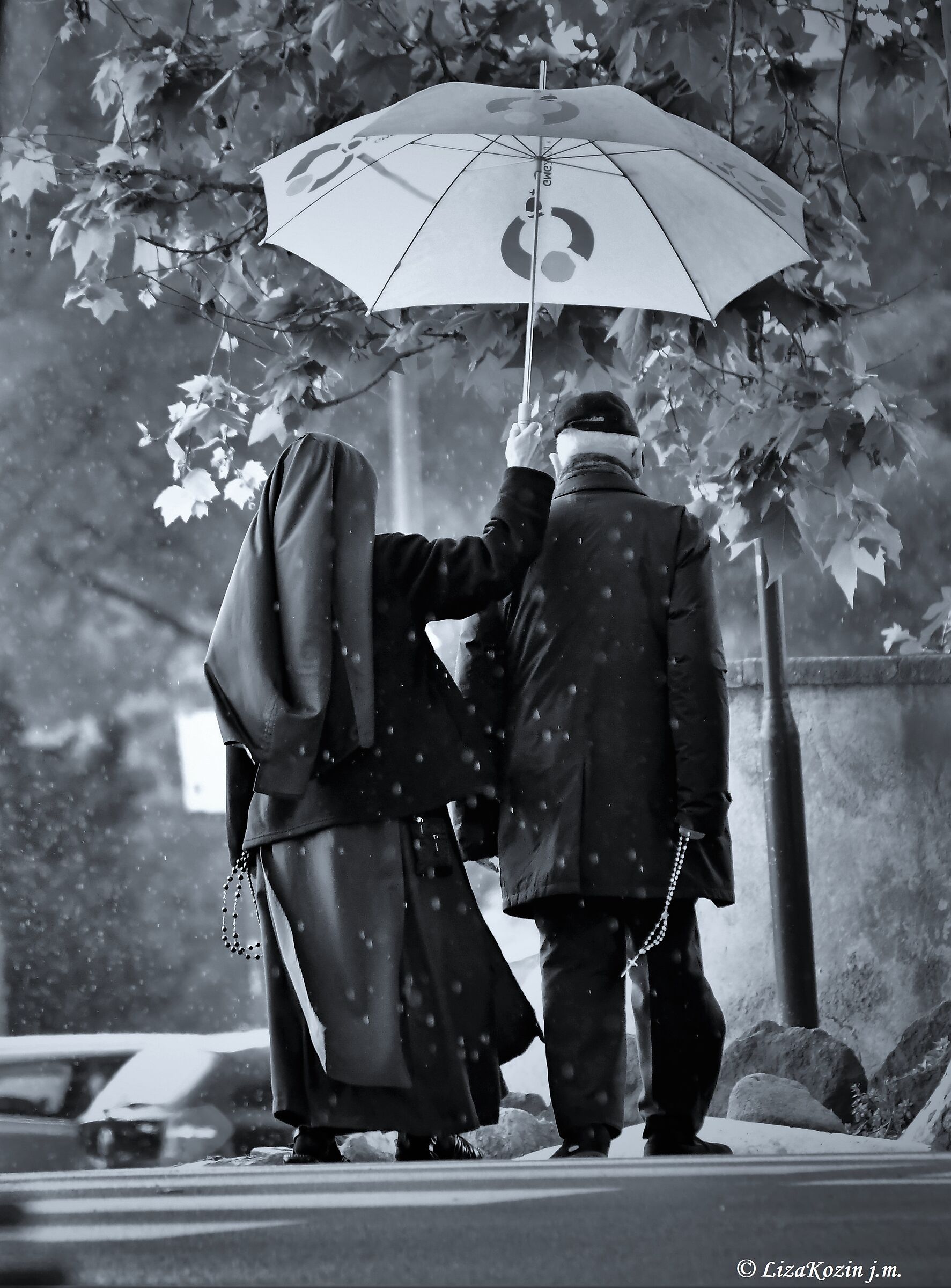 Donne "porta-ombrelli"