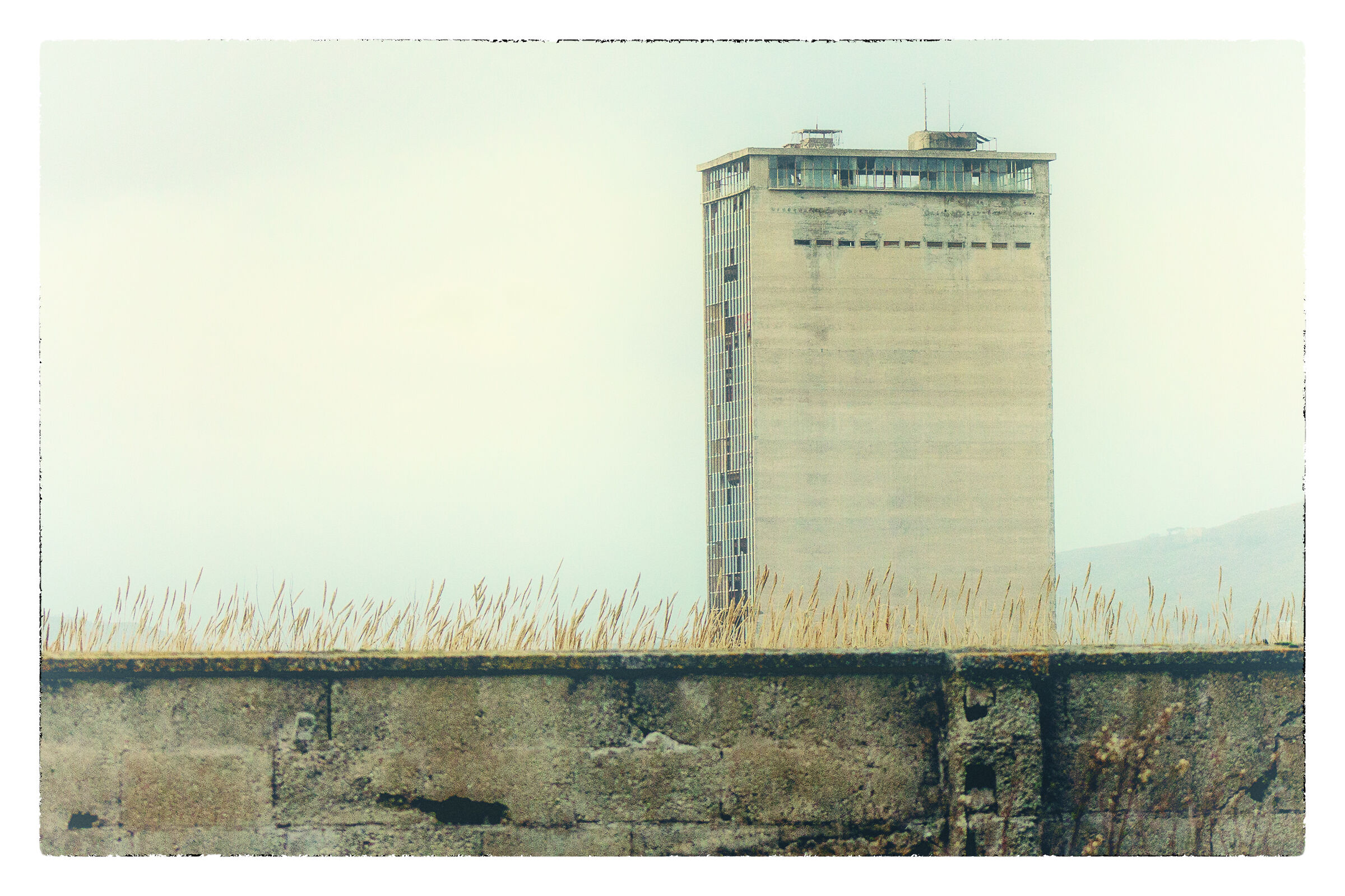 Oltre il muro, la torre ex idac