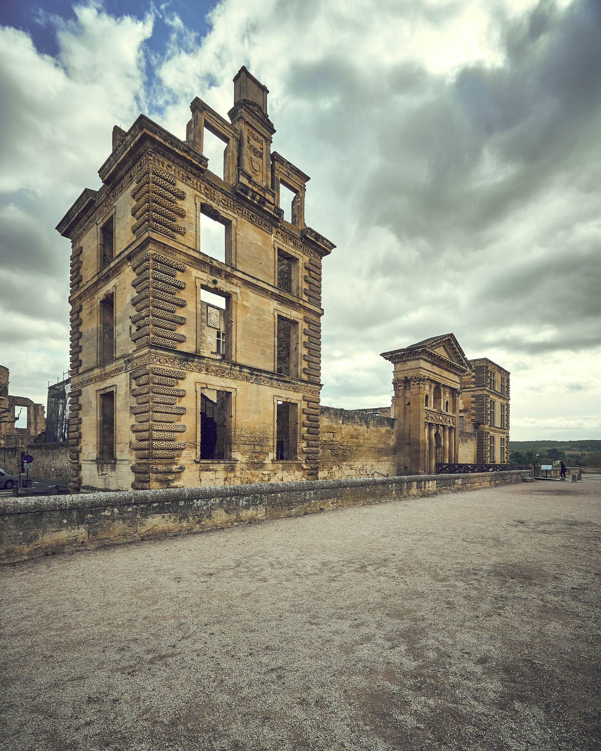 Château de La Tour-d'aigues [x]