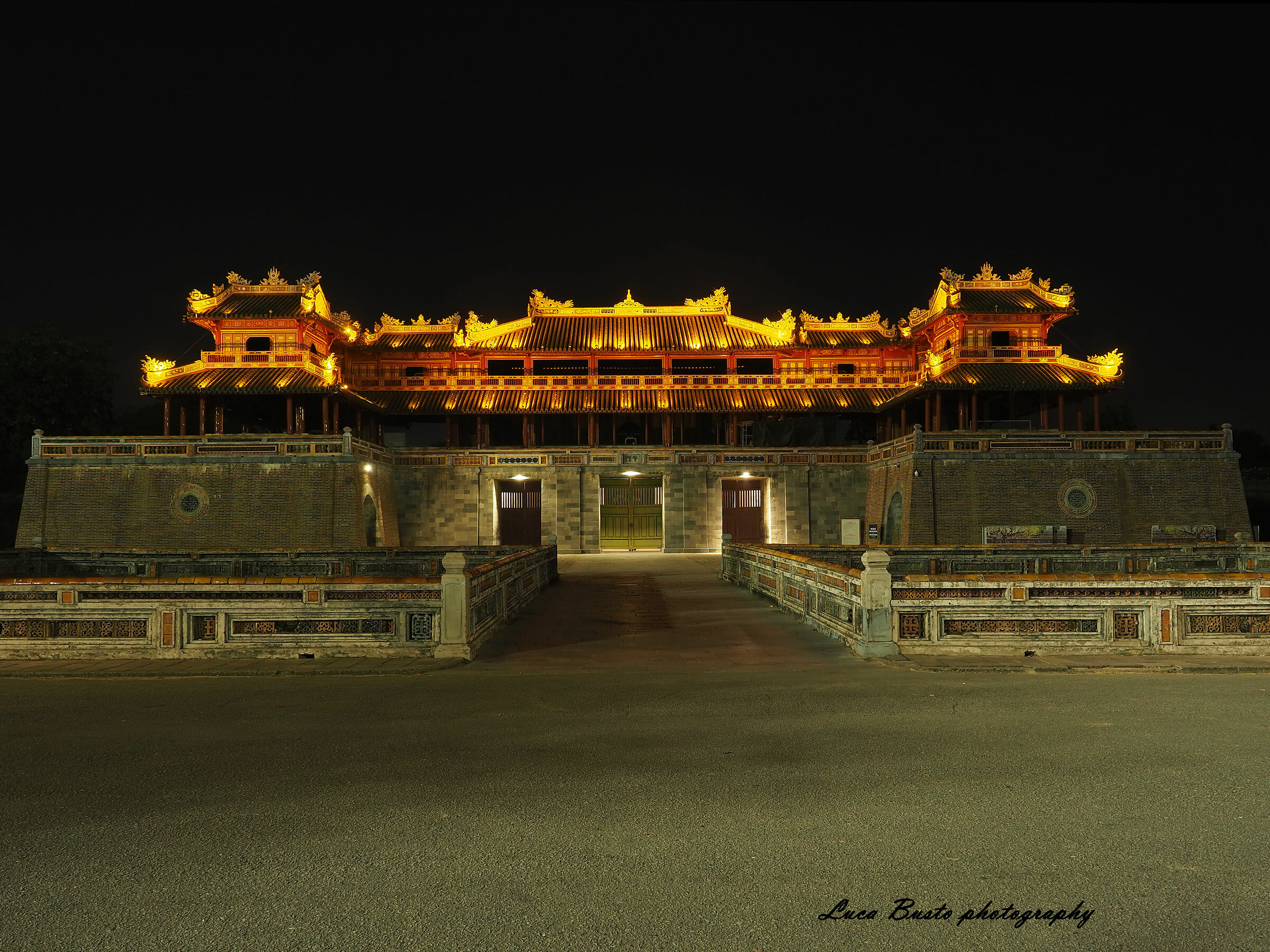 Huè cittadella imperiale night