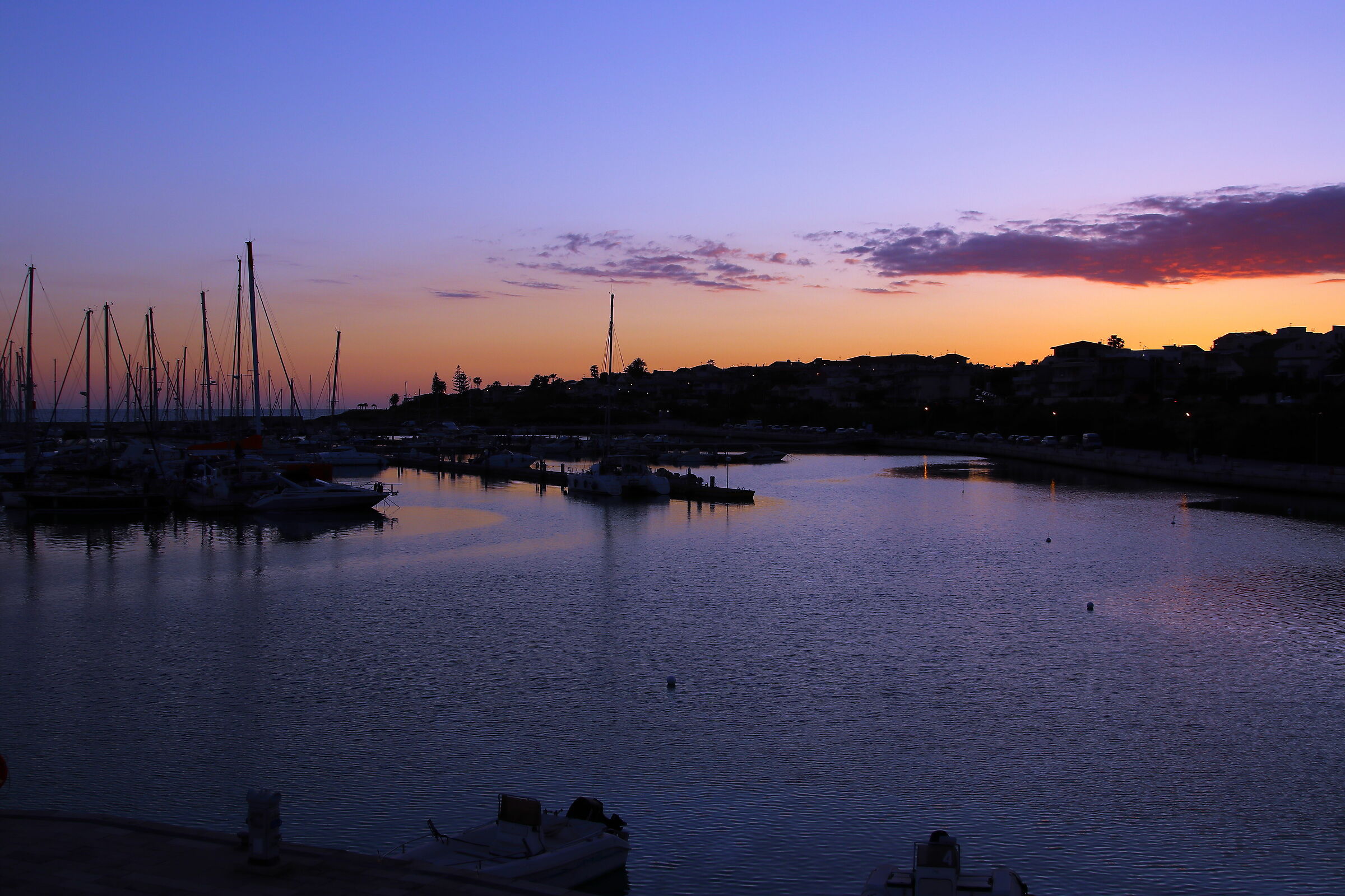 Il tramonto al porto