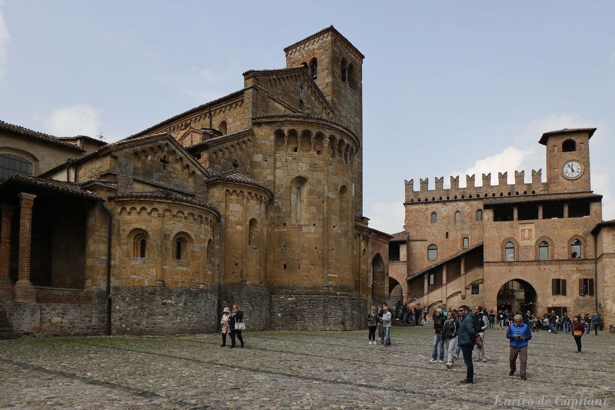 La collegiata di Castell'Arquato vista da S-E