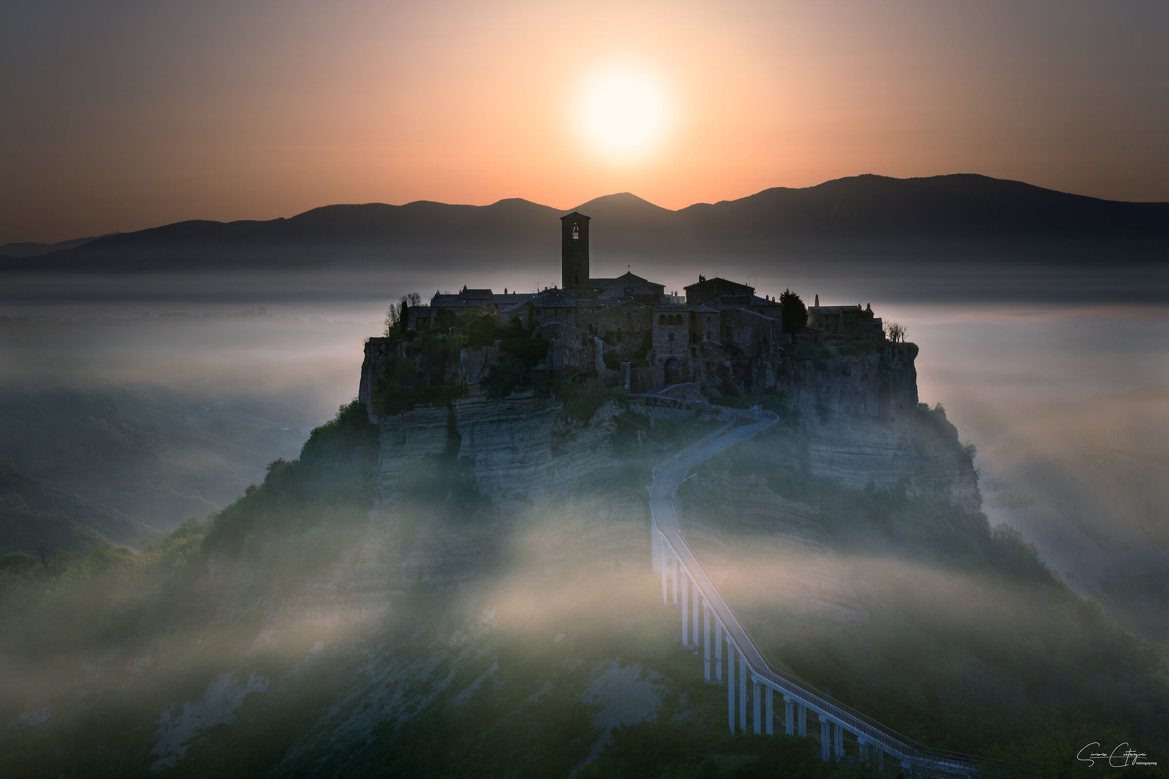 Sunrise to the Dying City (Civita di Bagnoregio)