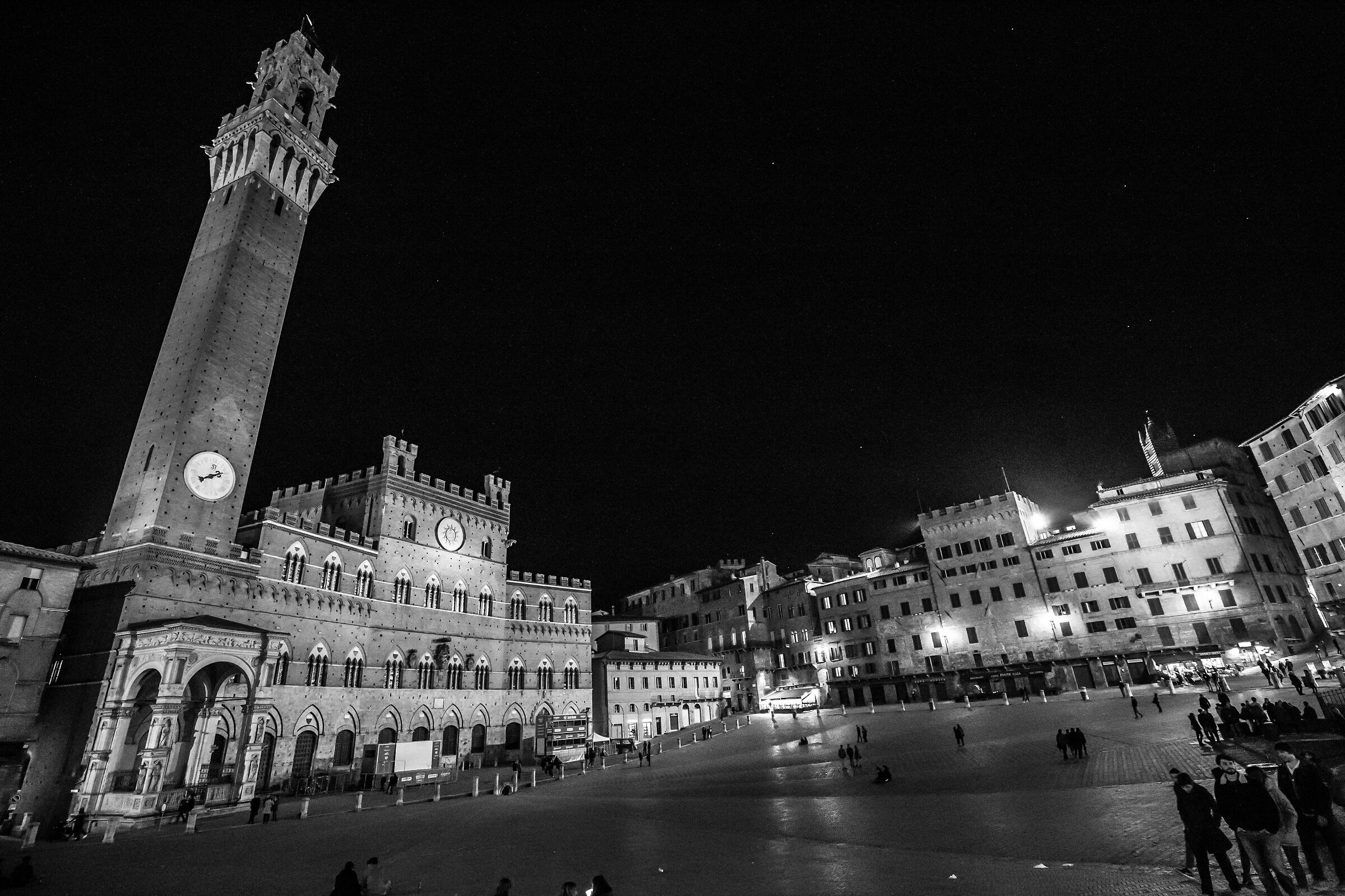 Piazza del Campo by night