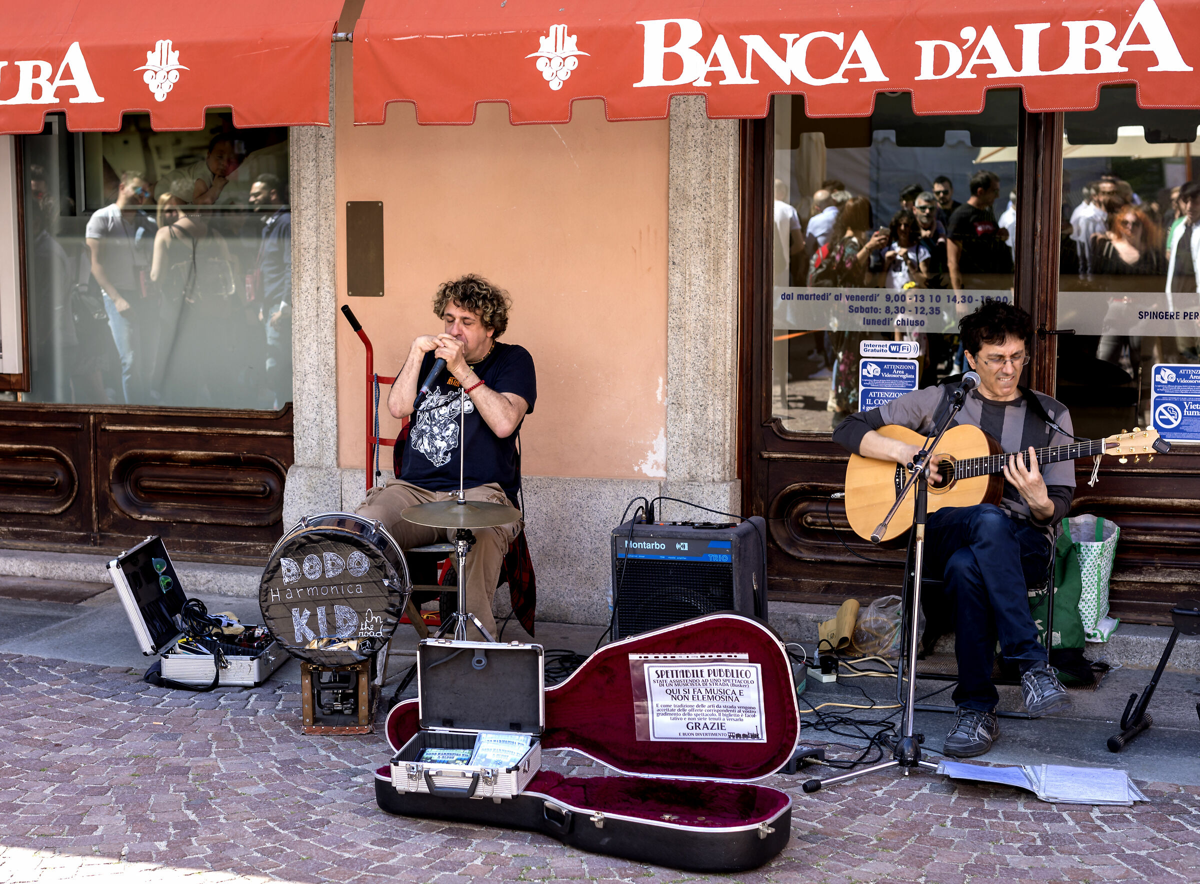 Street musicians