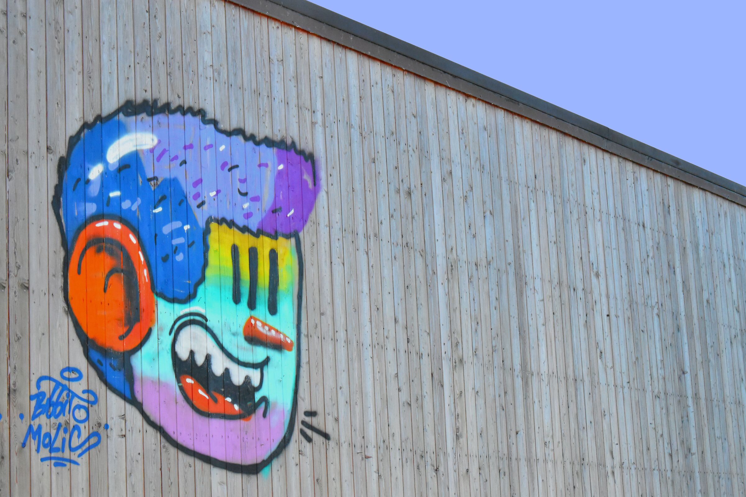 Graffito in pieno giorno