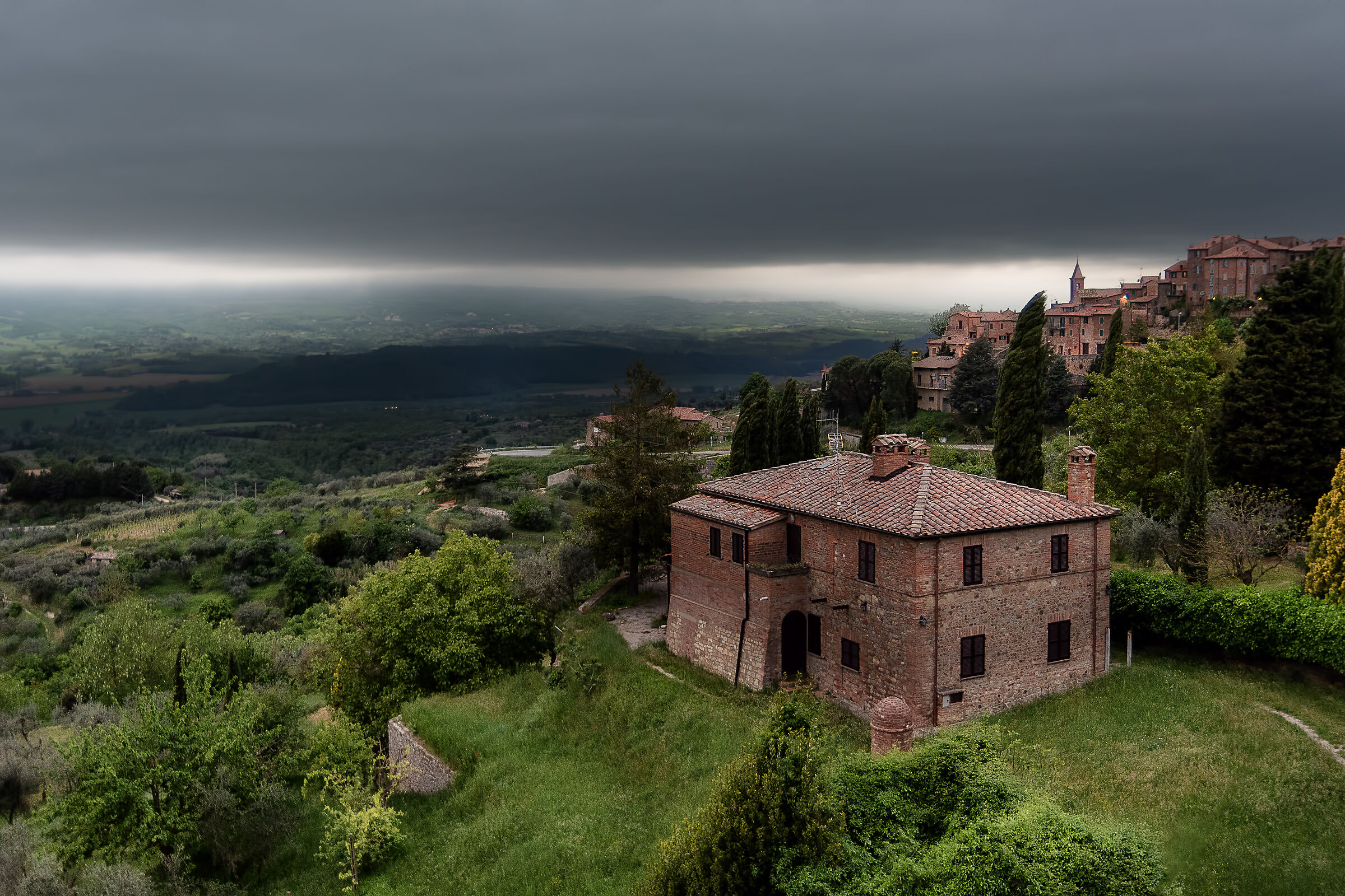 val di chiana bassa ,citta' della pieve vista da..