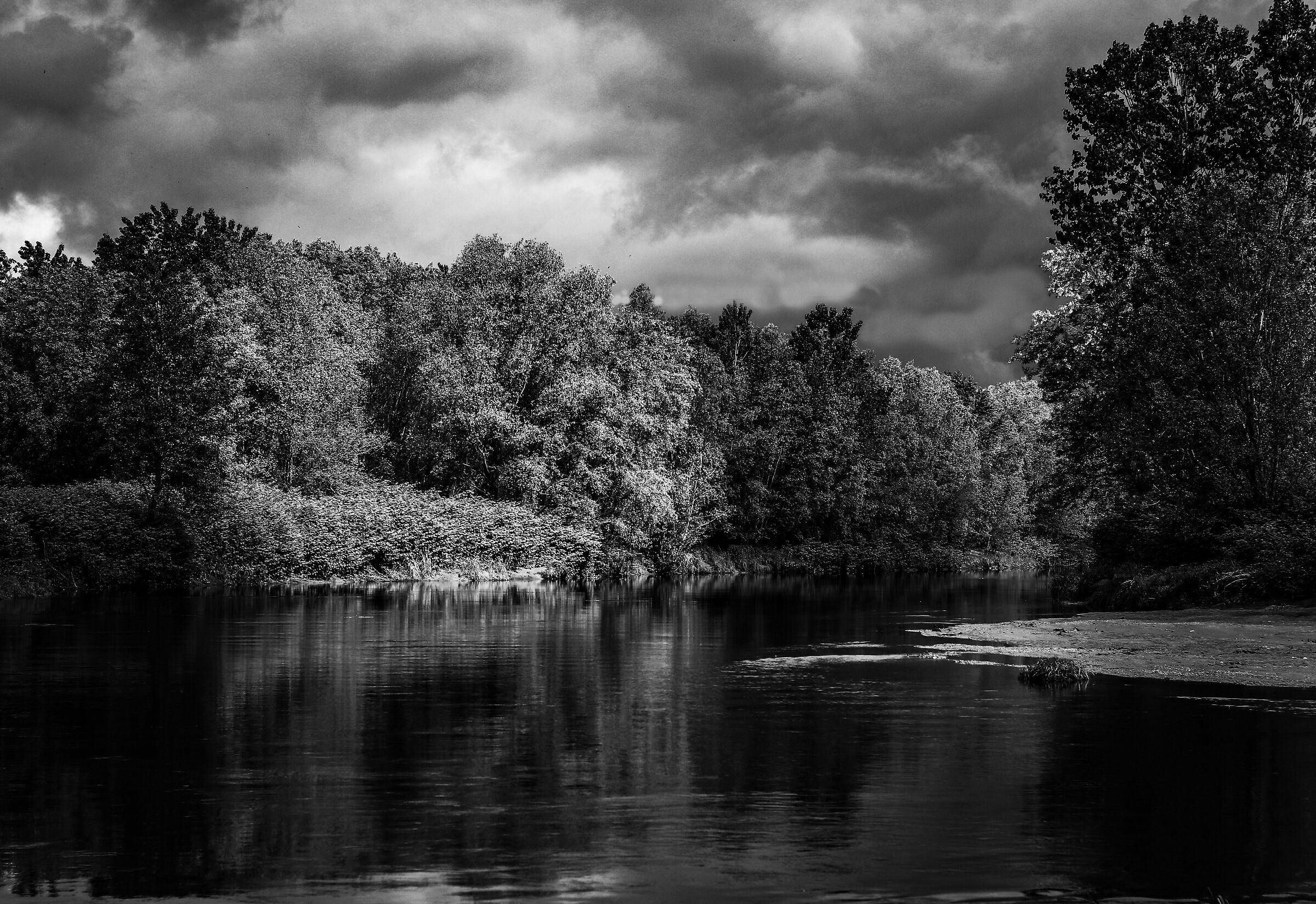 Fiume in bianco e nero