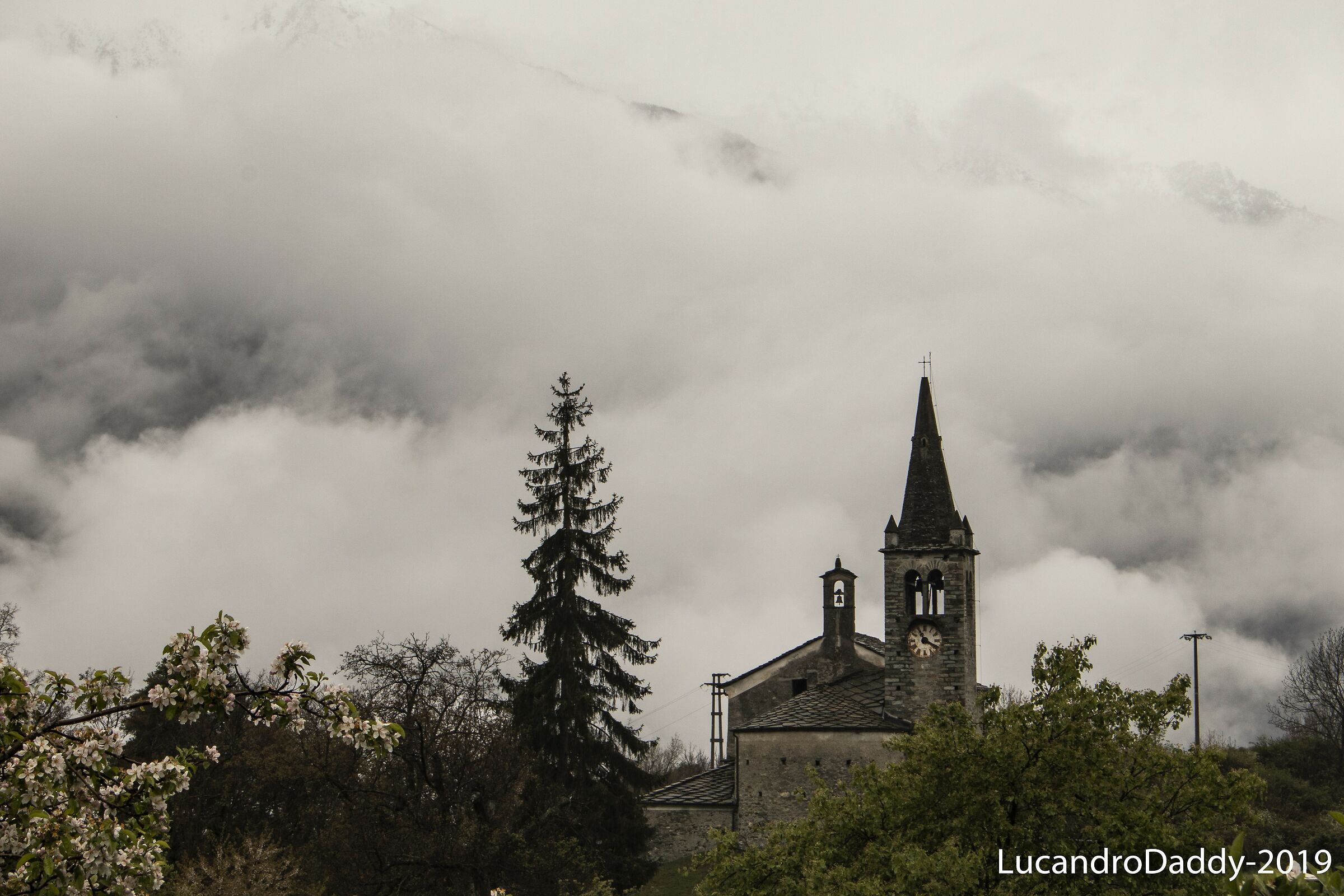 Anche in mezzo alle nuvole la montagna è affascinante