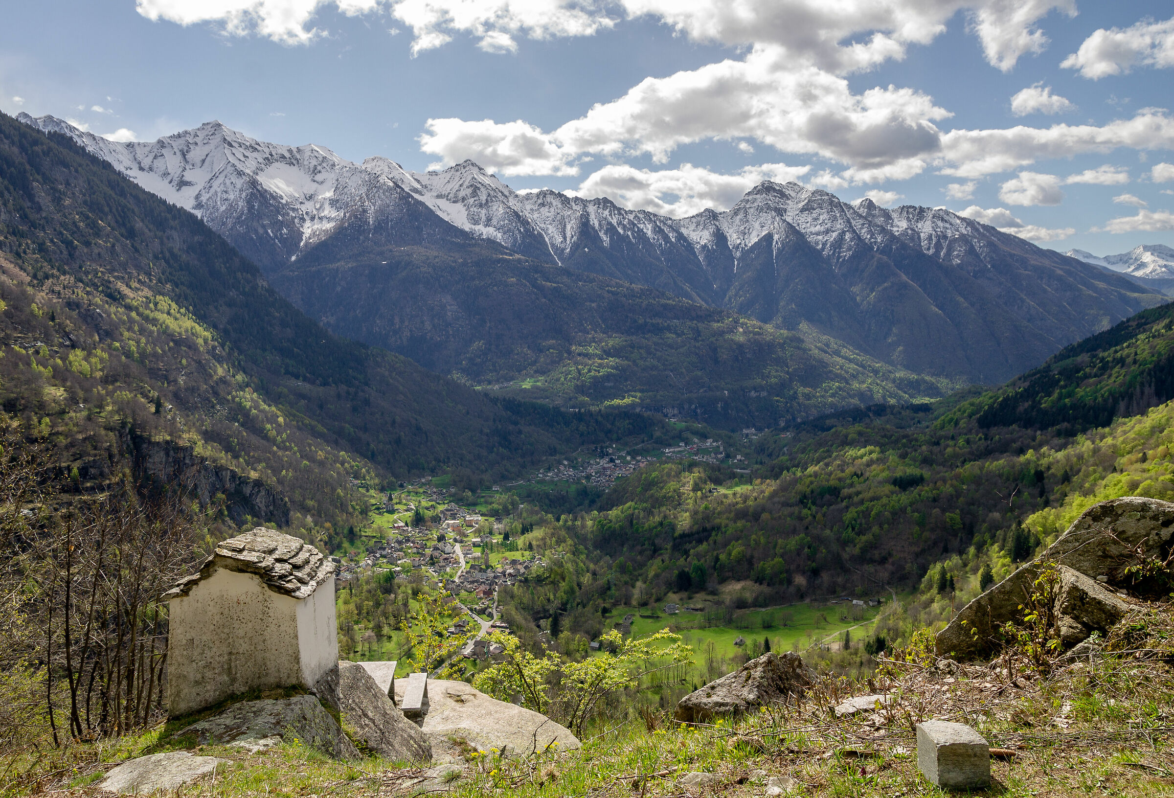 The small chapel overlooking the valley