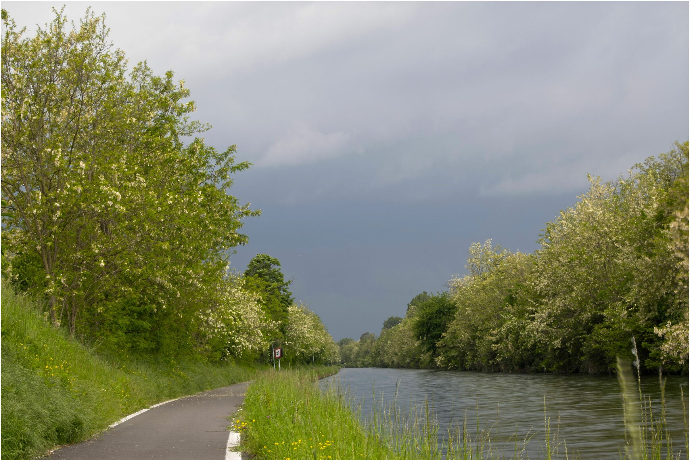 The Naviglio in Robecco, before the flood.