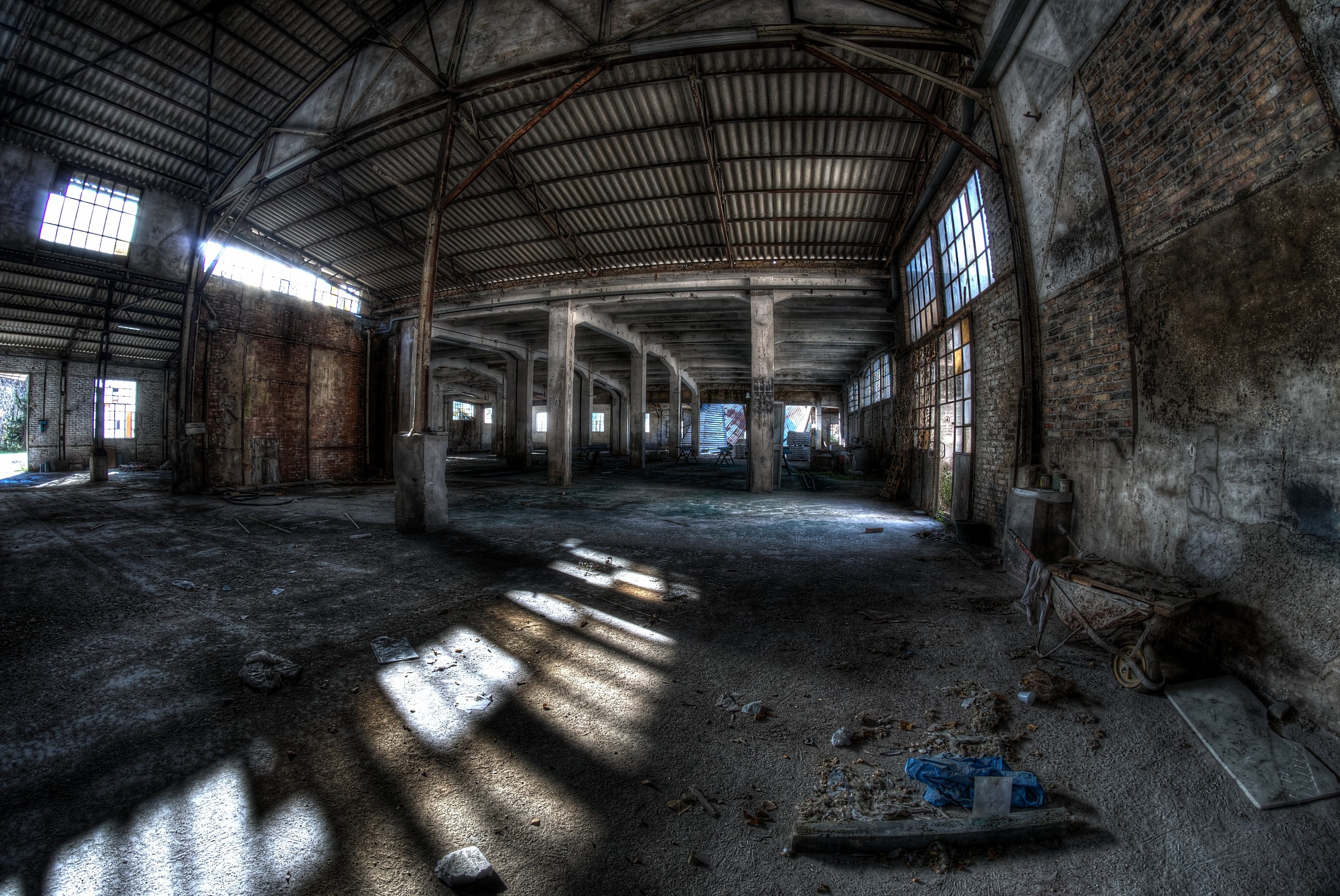 ex fabbrica chimica dismessa