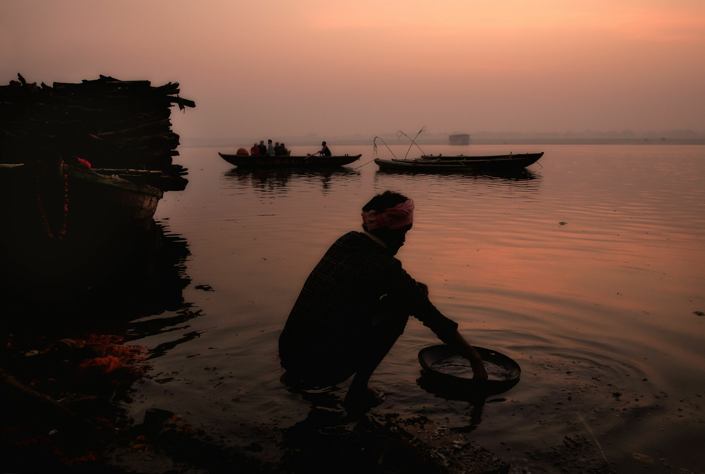 The Gold Seeker. Varanasi, Manikarnika Ghat, 2018.