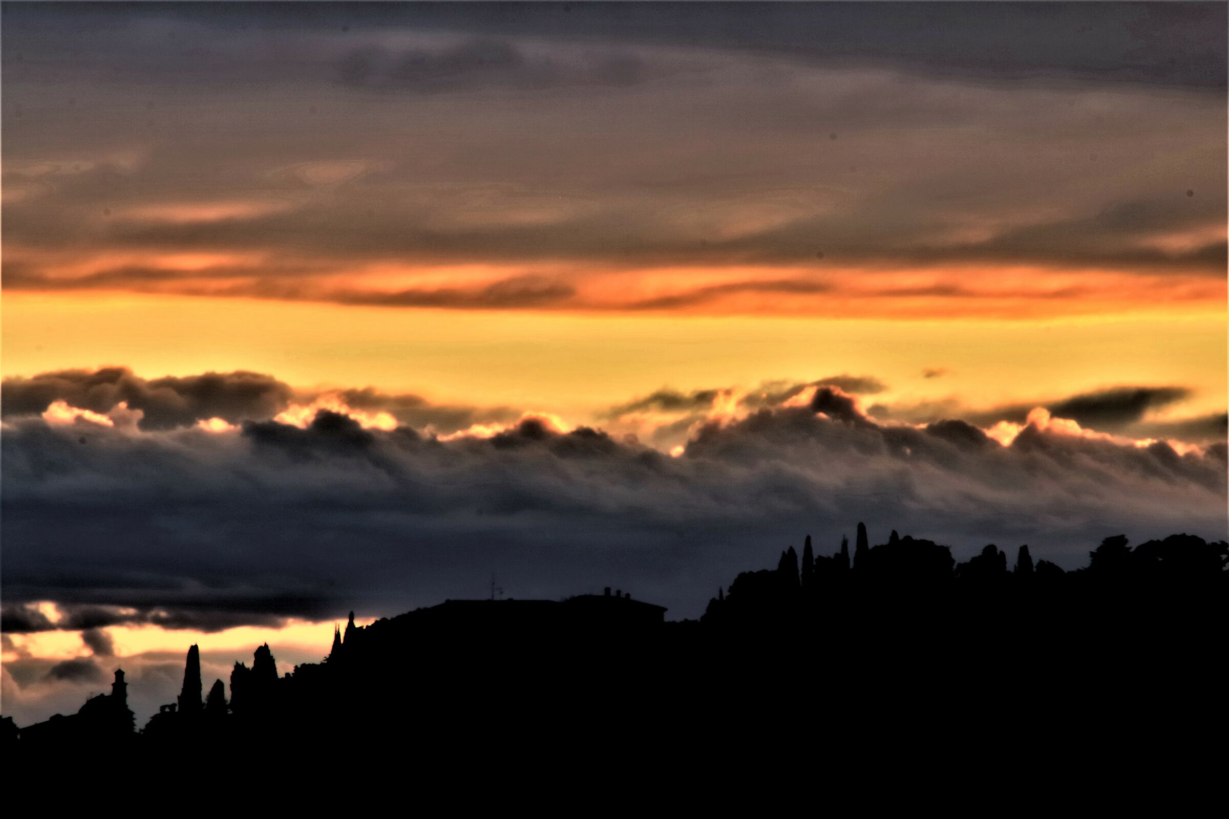 Oscurità e bagliori