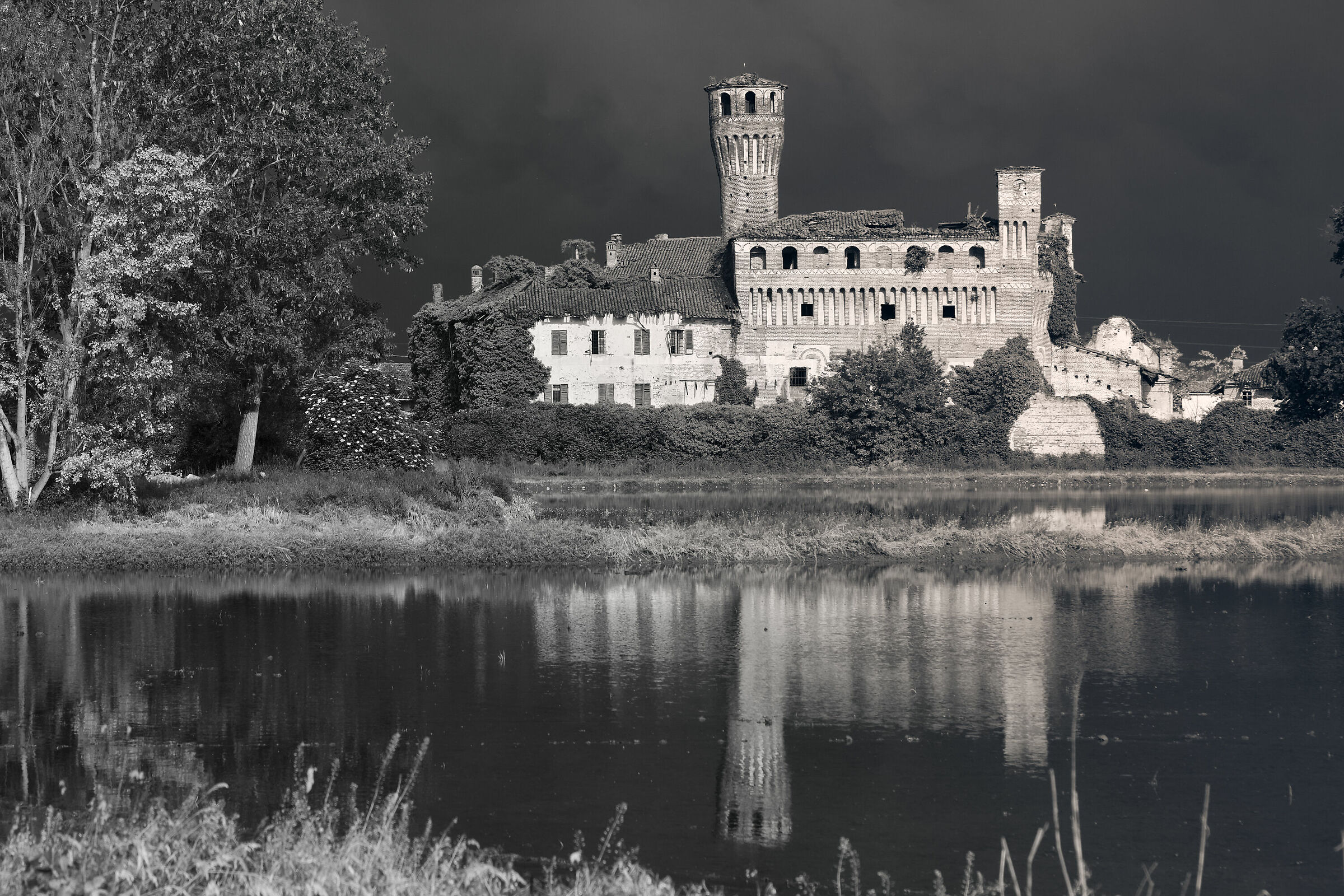 Il Castello in rovina di Vettignè.