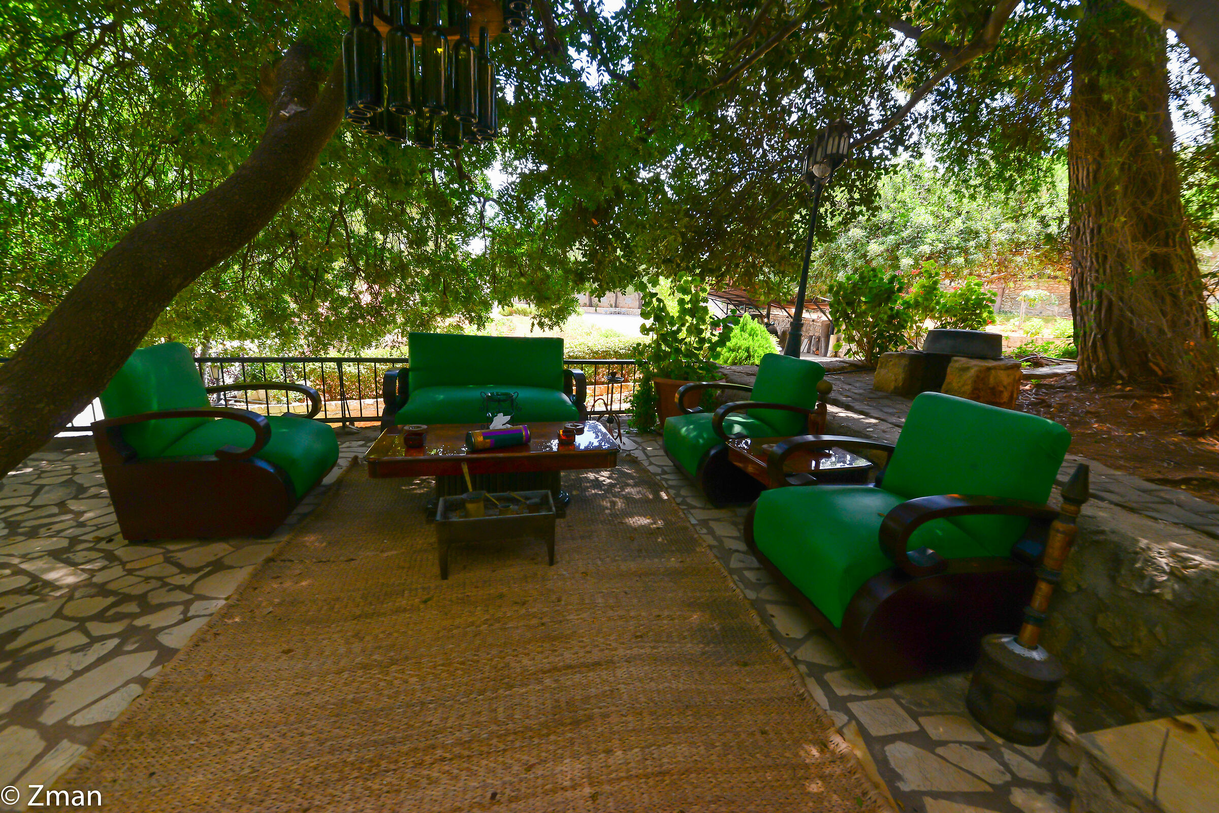 I posti a sedere all'aperto verde