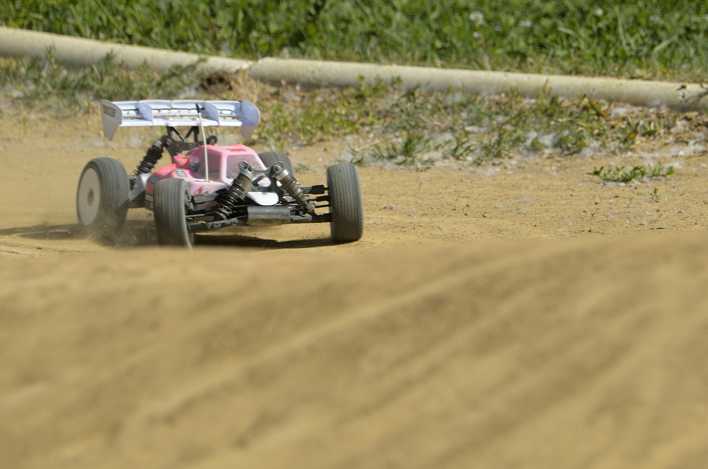 A nice countersteering with a bad light and great dust